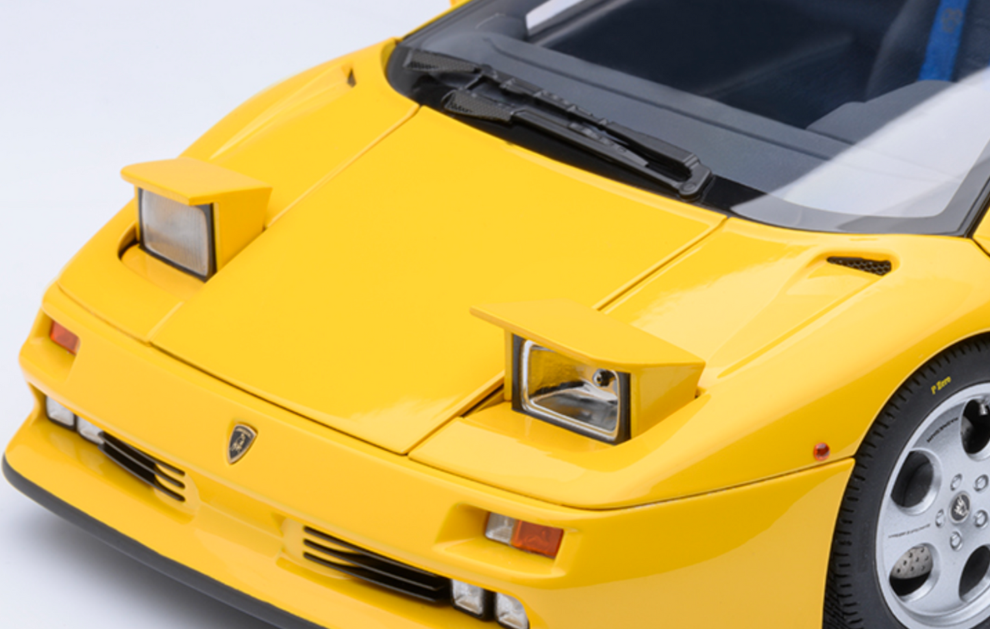 1/18 Scale Lamborghini Diablo SE30 JOTA 1994 Yellow Model Car by AUTOart