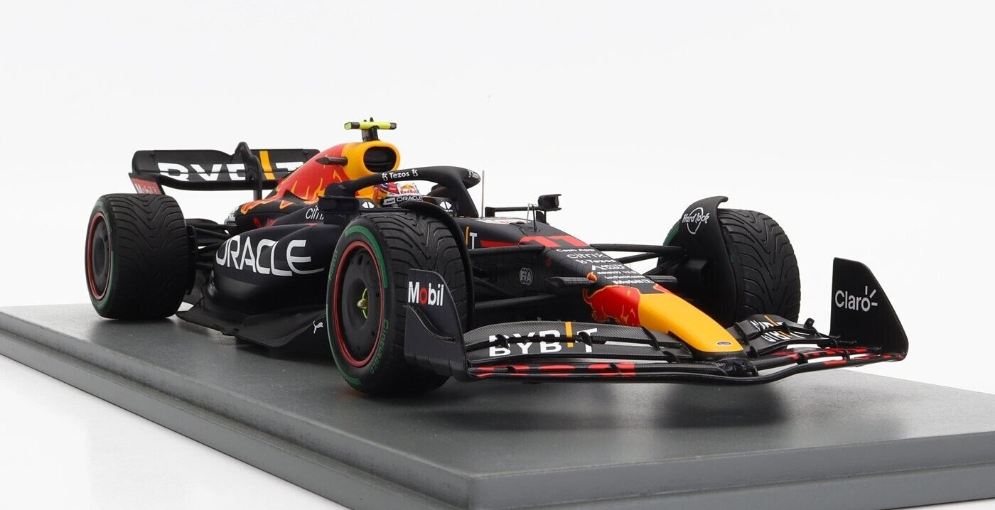 1/18 Spark 2022 Red Bull Racing RB18 #11 Sergio Perez Singapore GP Winner