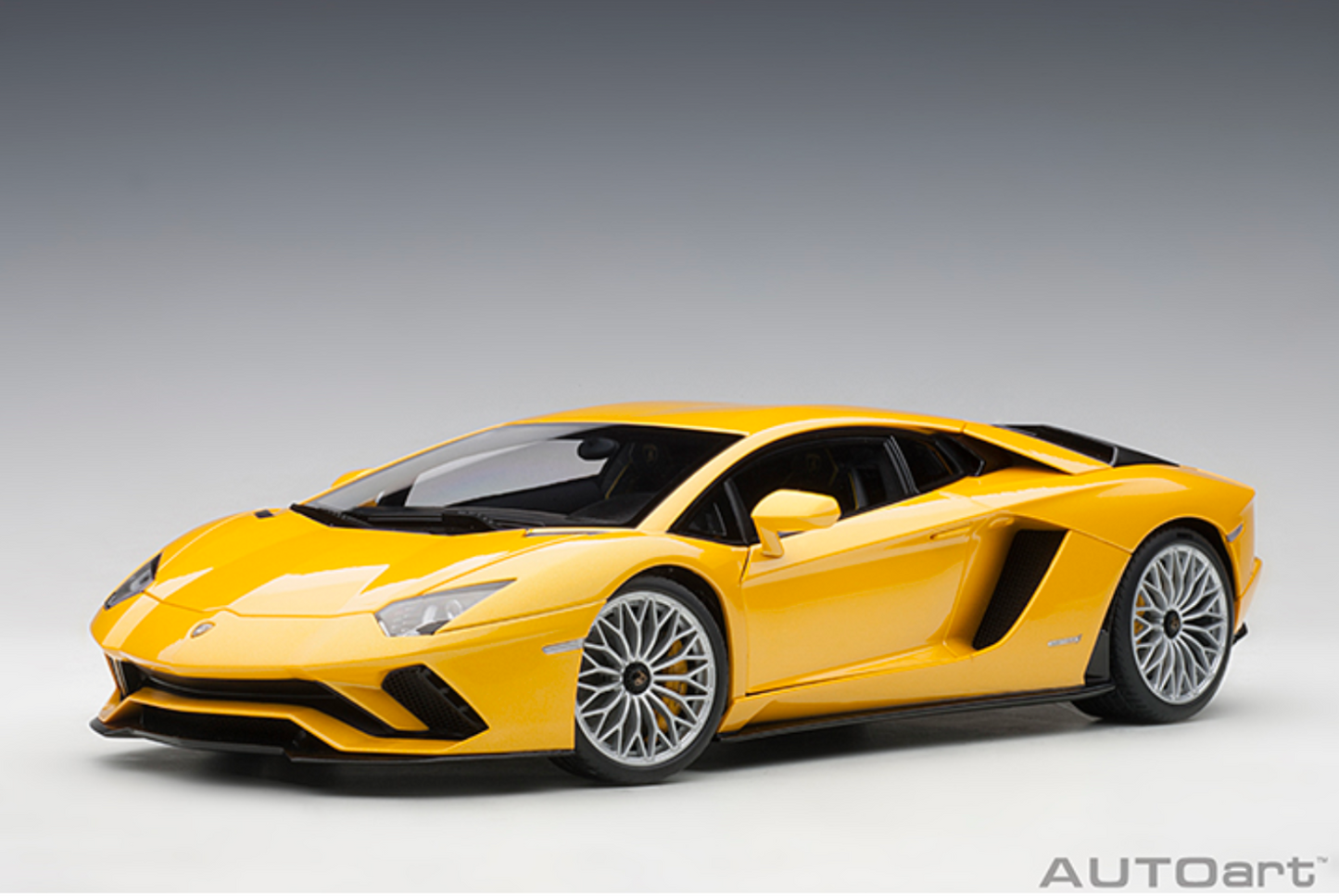 Lamborghini Aventador S Pearl Yellow AutoArt  2018 1/18 Diecast Model Car