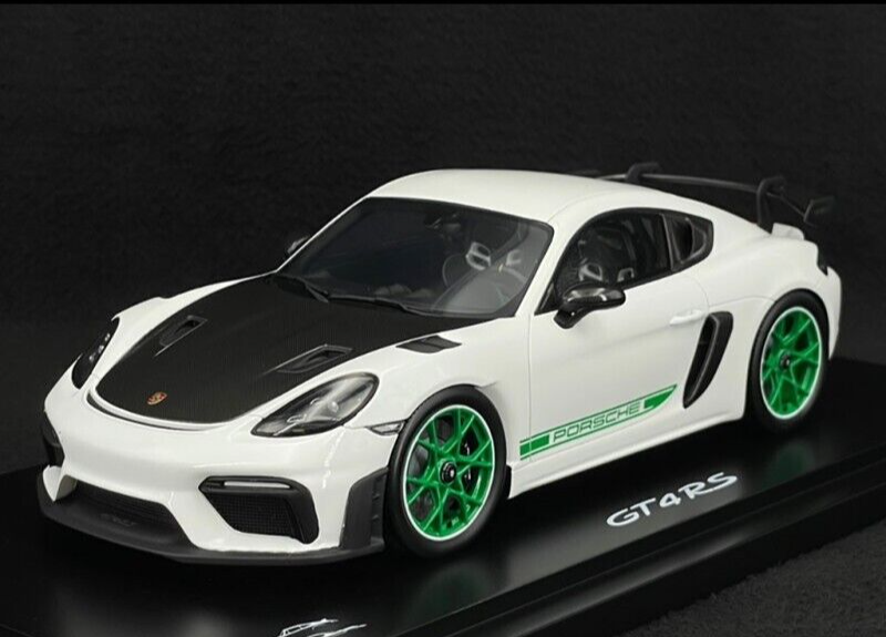 Porsche 718 GT4 RS White w/ Green wheels Carrera RS 2.7 tribute 1/18 Spark