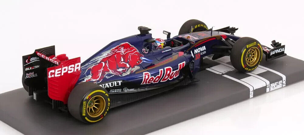 1/18 Minichamps 2015 Toro Rosso STR10 #33 Max Verstappen First Race