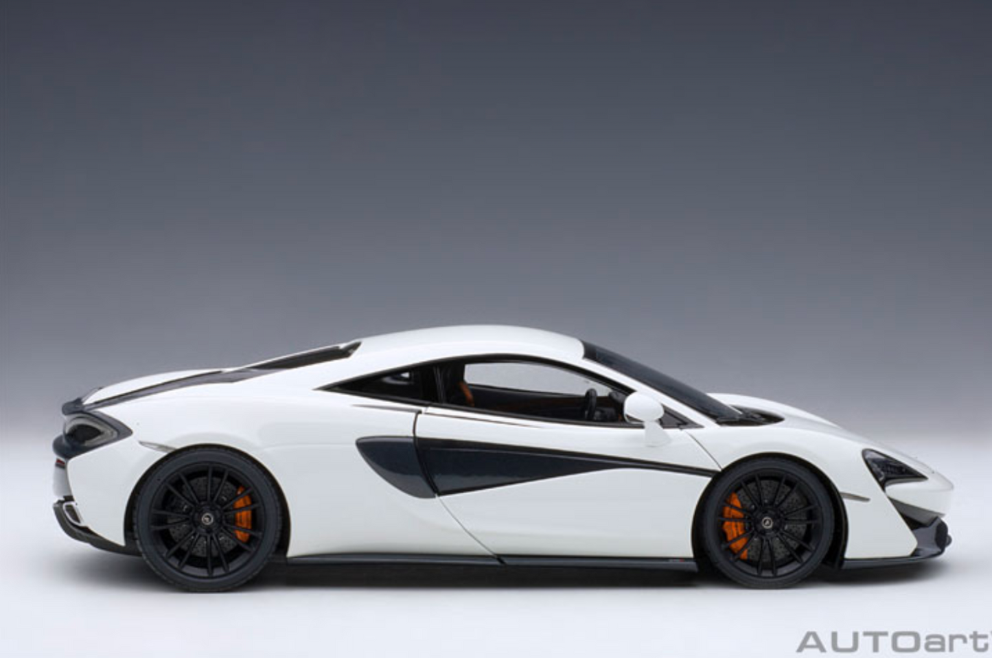 Mclaren 570S Mantis White 1/18 Model Car by Autoart