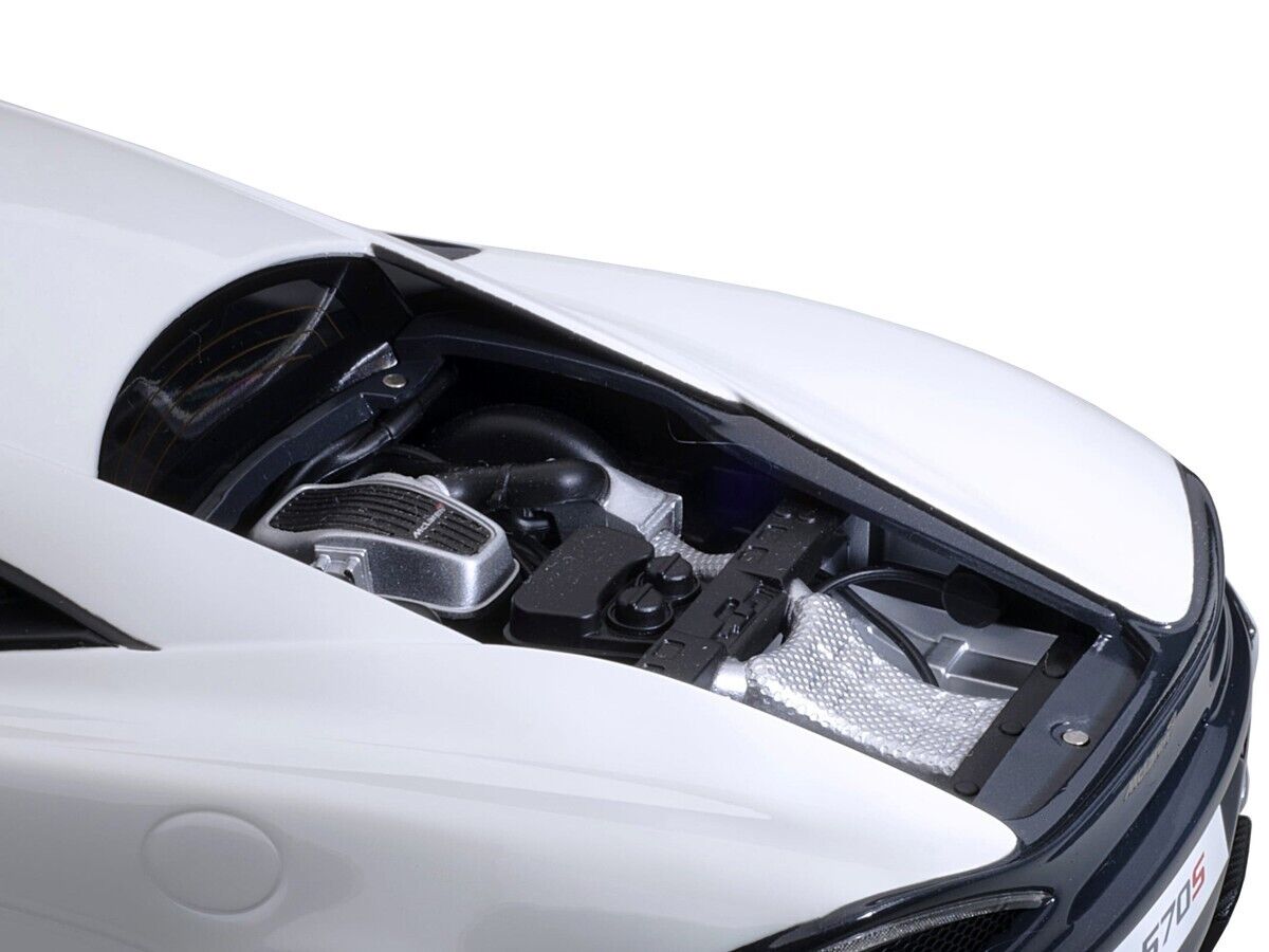 Mclaren 570S Mantis White 1/18 Model Car by Autoart