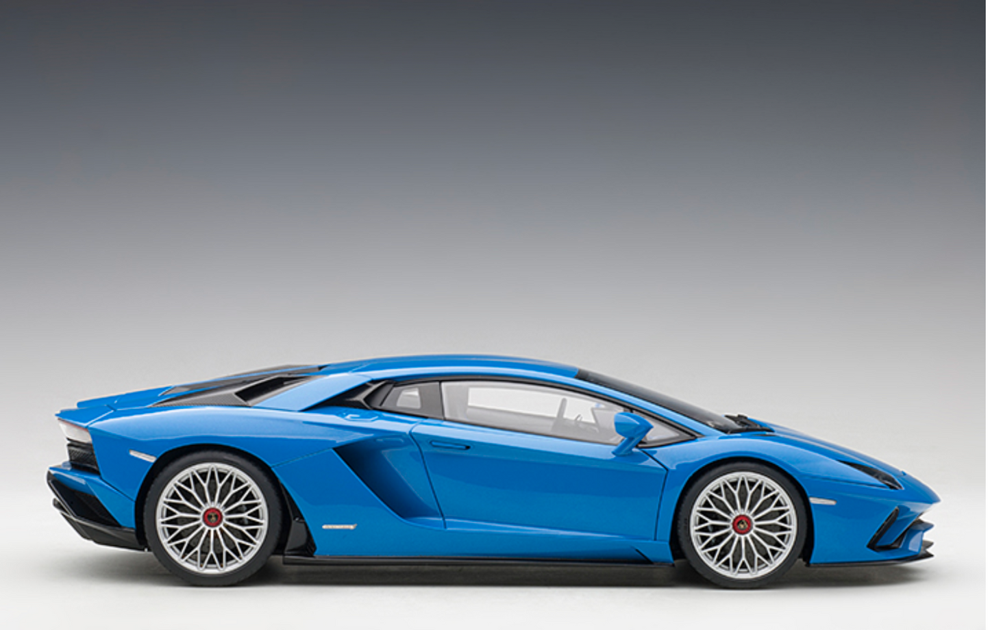 Lamborghini Aventador S Blu Nila/ Pearl Blue AutoArt 1/18 Diecast Model Car