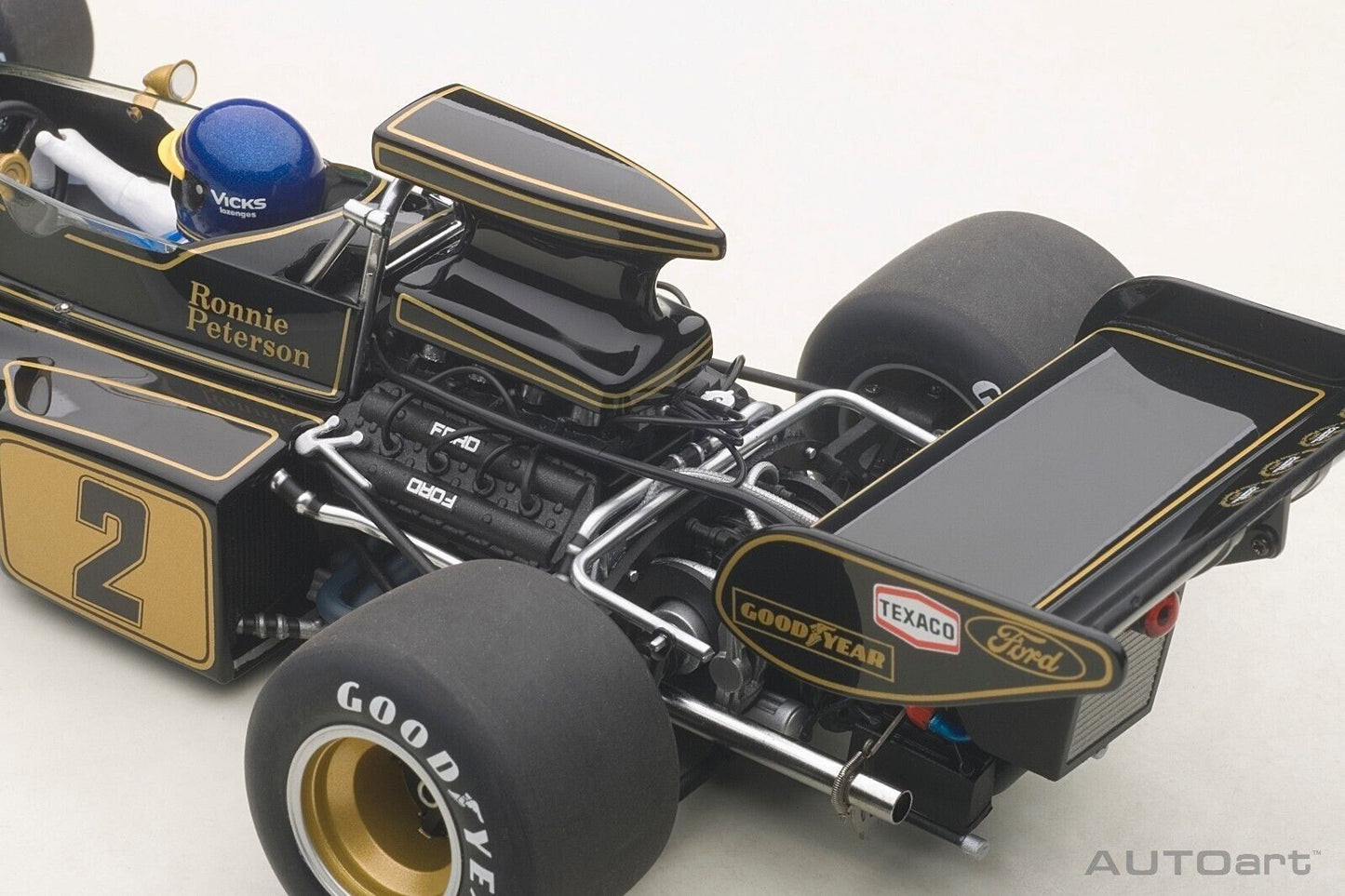 1/18 SCALE AUTOART LOTUS 72E 1973 RONNIE PETERSON #2 MODEL CAR