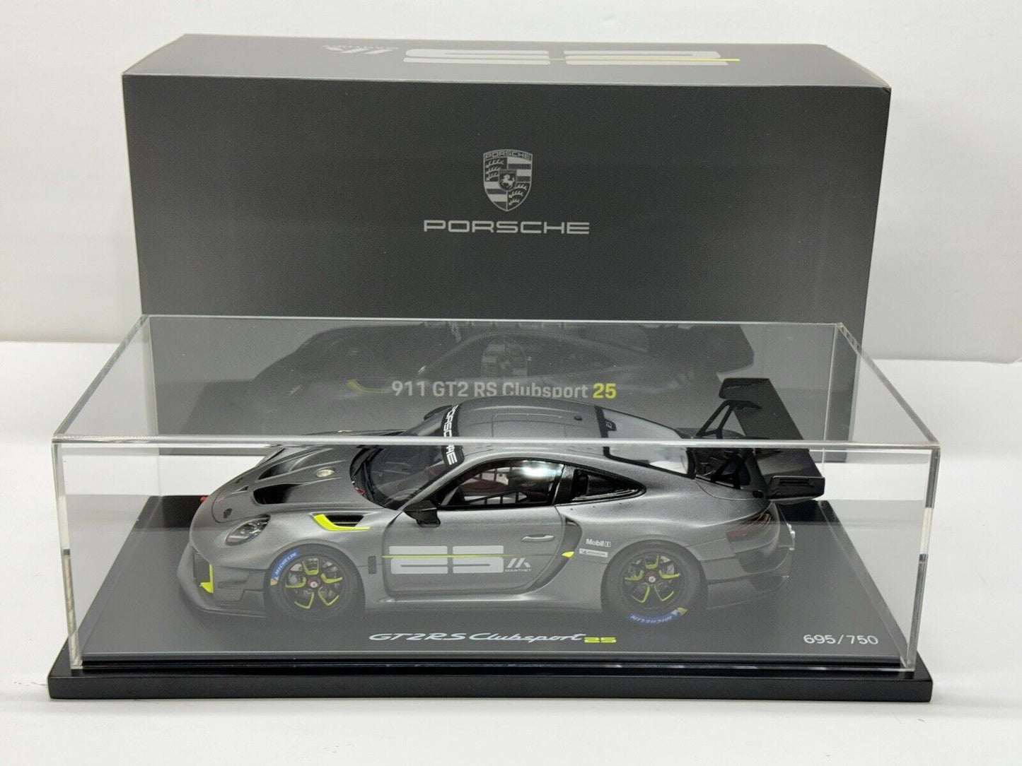 Porsche 911 GT2 RS Clubsport - Manthey Racing - w/ Case - 1/18 Spark Ltd. 2025