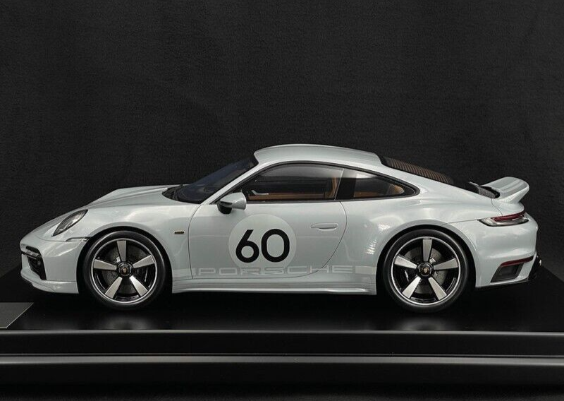 Porsche 911 Sport Classic (992) w/ Display Case - Dealer Edition - 1/12 Spark