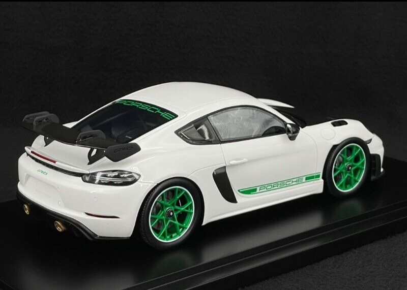 Porsche 718 GT4 RS White w/ Green wheels Carrera RS 2.7 tribute 1/18 Spark