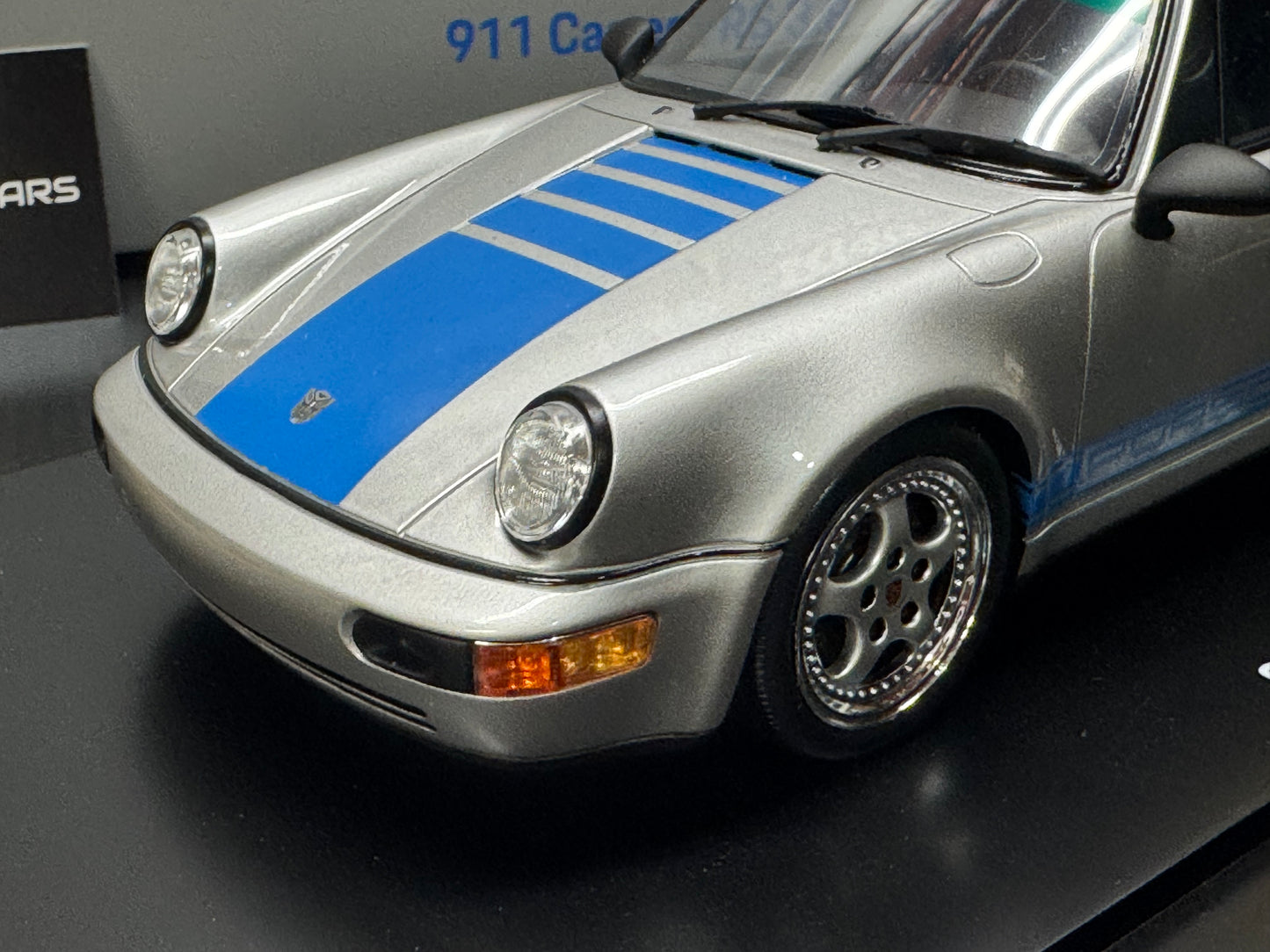 Porsche 911 Carrera RS 3.8 964 Transformers Mirage w / Display Case 1/18 Spark