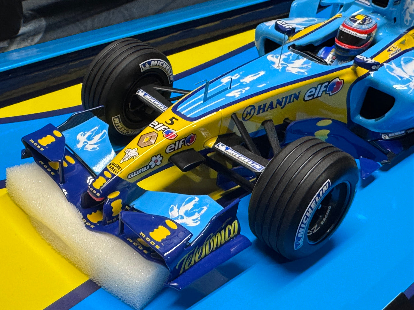 Minichamps Renault R25 Fernando Alonso British GP 1/18 Scale Ltd. Ed. Box Set