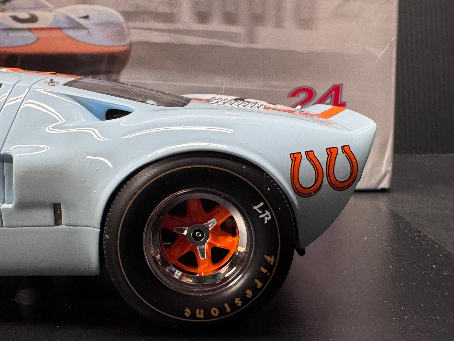 1/18 Spark Ford GT40 Gulf #9 LeMan Winner 1968 P. Rodriguez L. Bianchi 18LM68