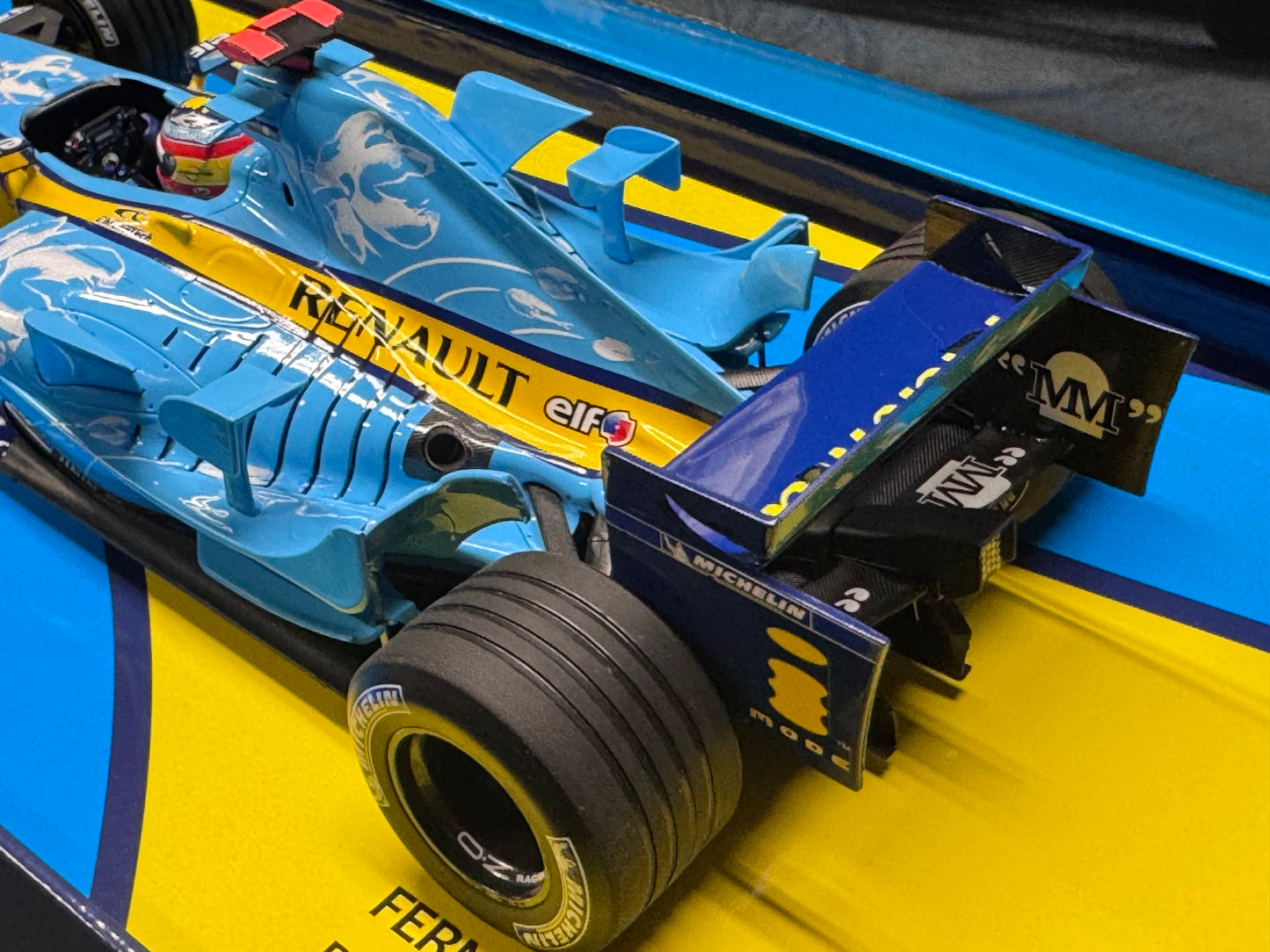Minichamps Renault R25 Fernando Alonso British GP 1/18 Scale Ltd. Ed. Box Set