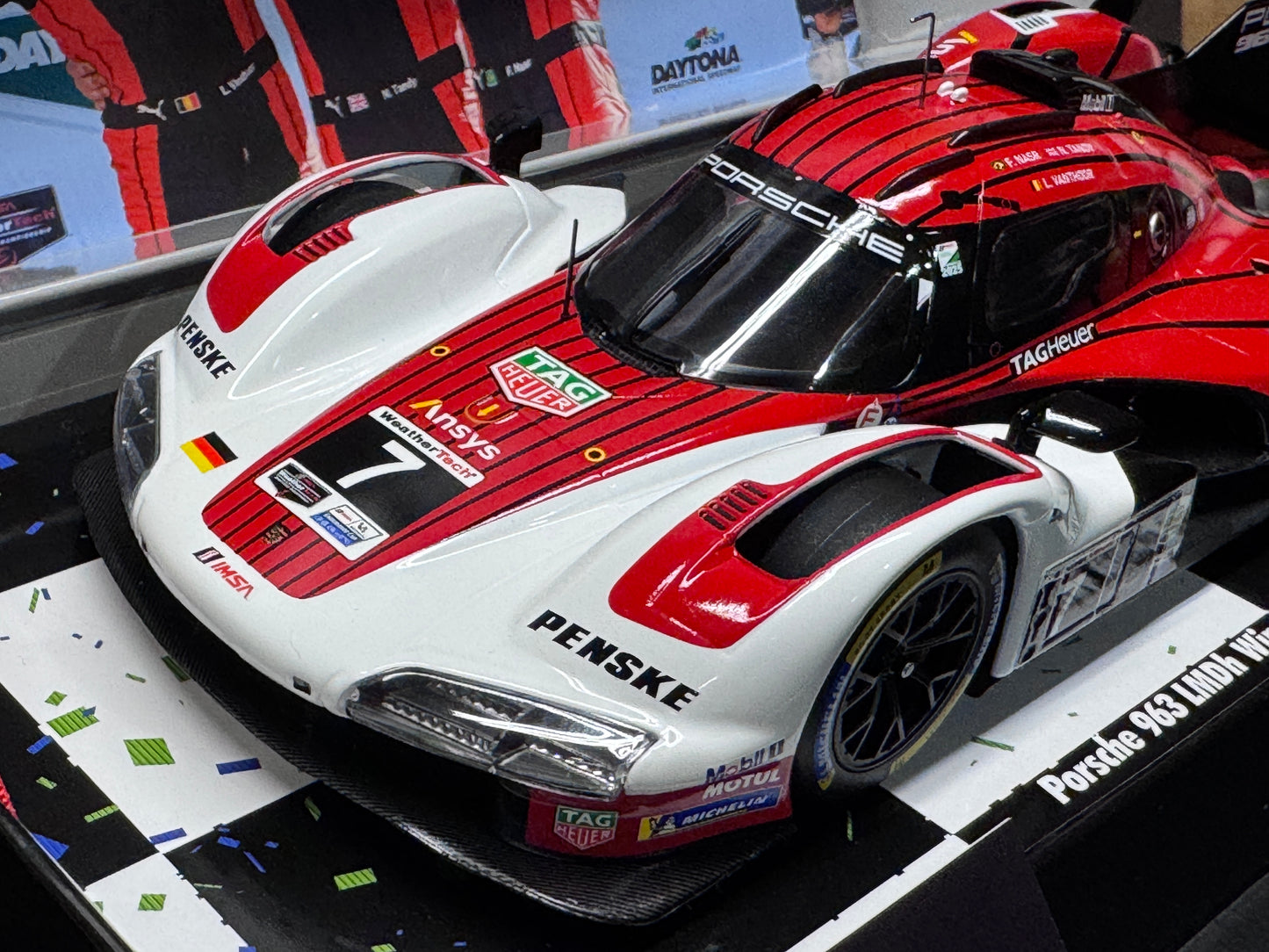 Porsche 963 LMDH #7 Penske Motorsport Winner 24h Daytona 2024 Box Set 1/18 IXO