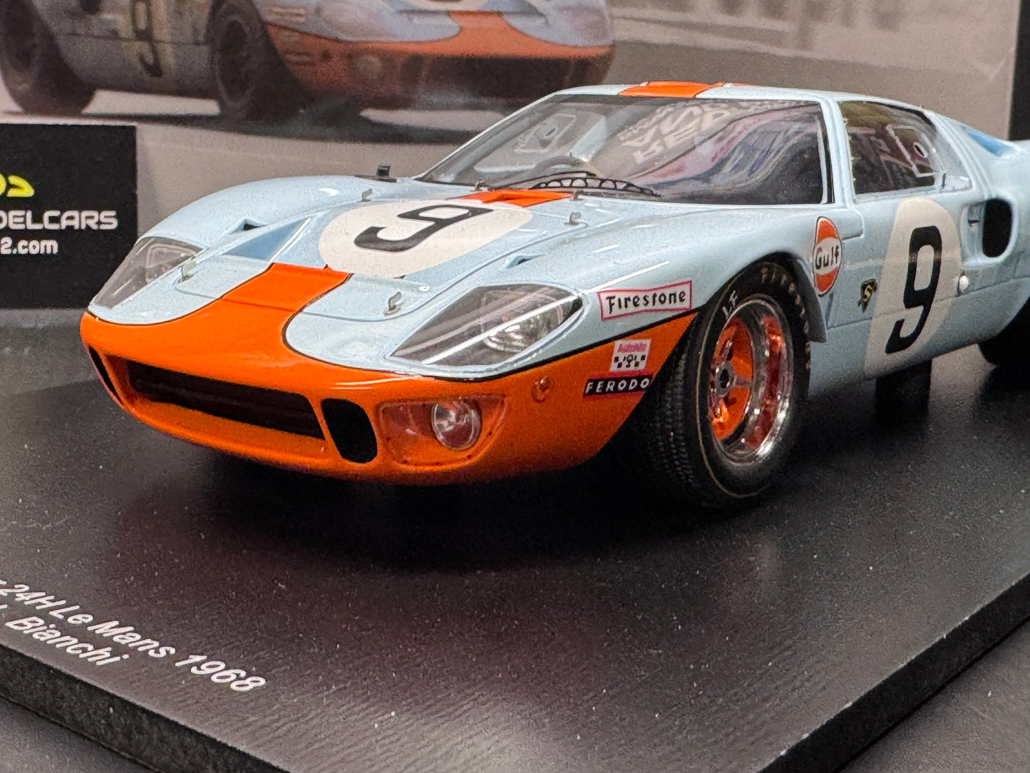 1/18 Spark Ford GT40 Gulf #9 LeMan Winner 1968 P. Rodriguez L. Bianchi 18LM68