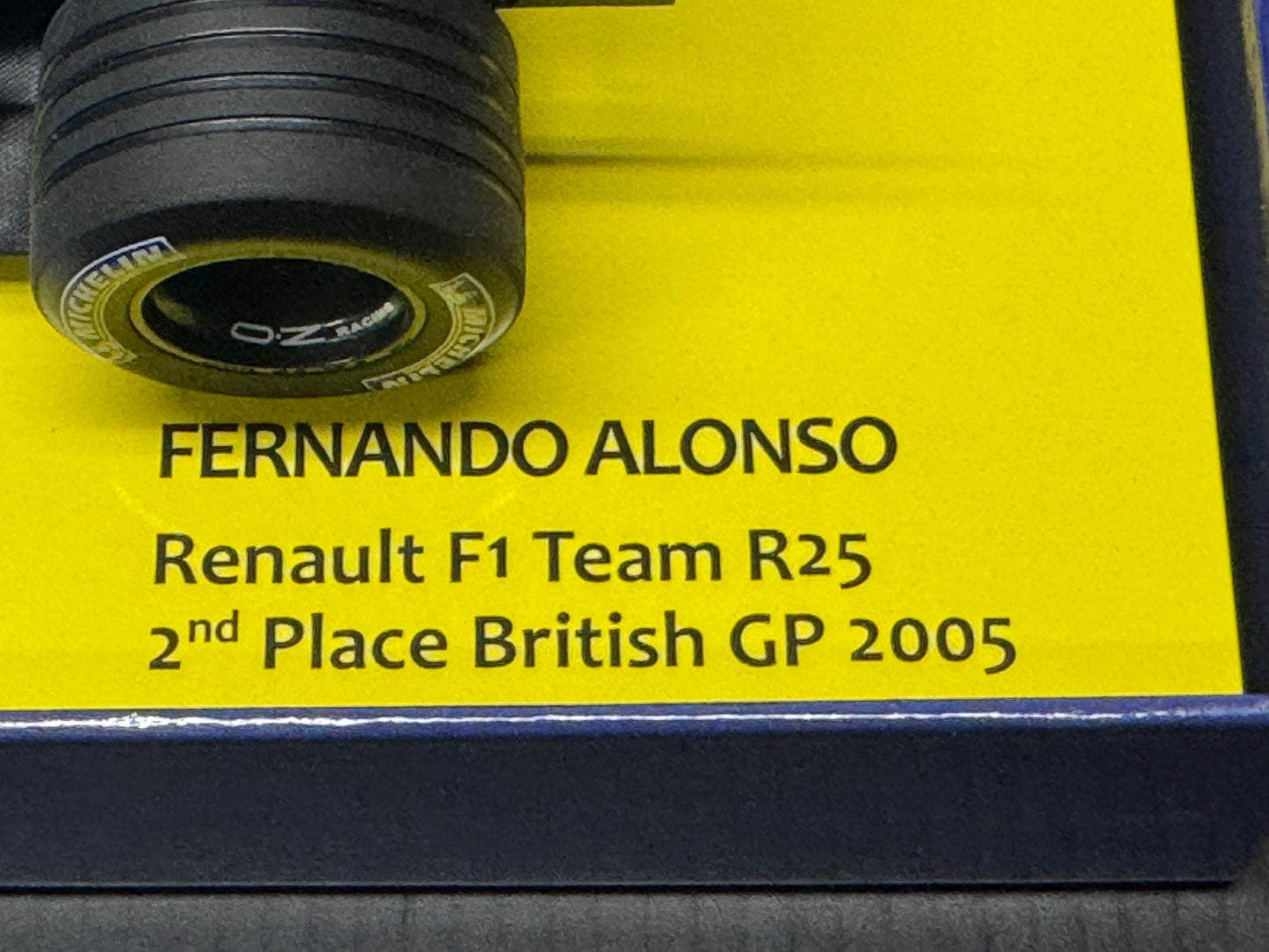 Minichamps Renault R25 Fernando Alonso British GP 1/18 Scale Ltd. Ed. Box Set