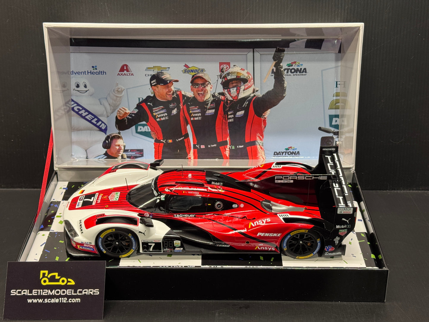 Porsche 963 LMDH #7 Penske Motorsport Winner 24h Daytona 2024 Box Set 1/18 IXO