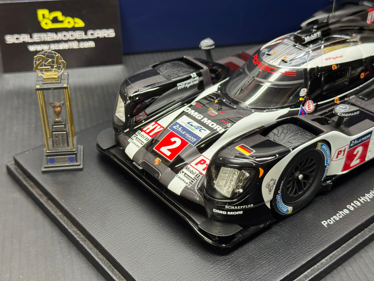Porsche 919 Hybrid #2 Winner Le Mans 2016 Dumas Jani w/ Display Case 1/18 Spark