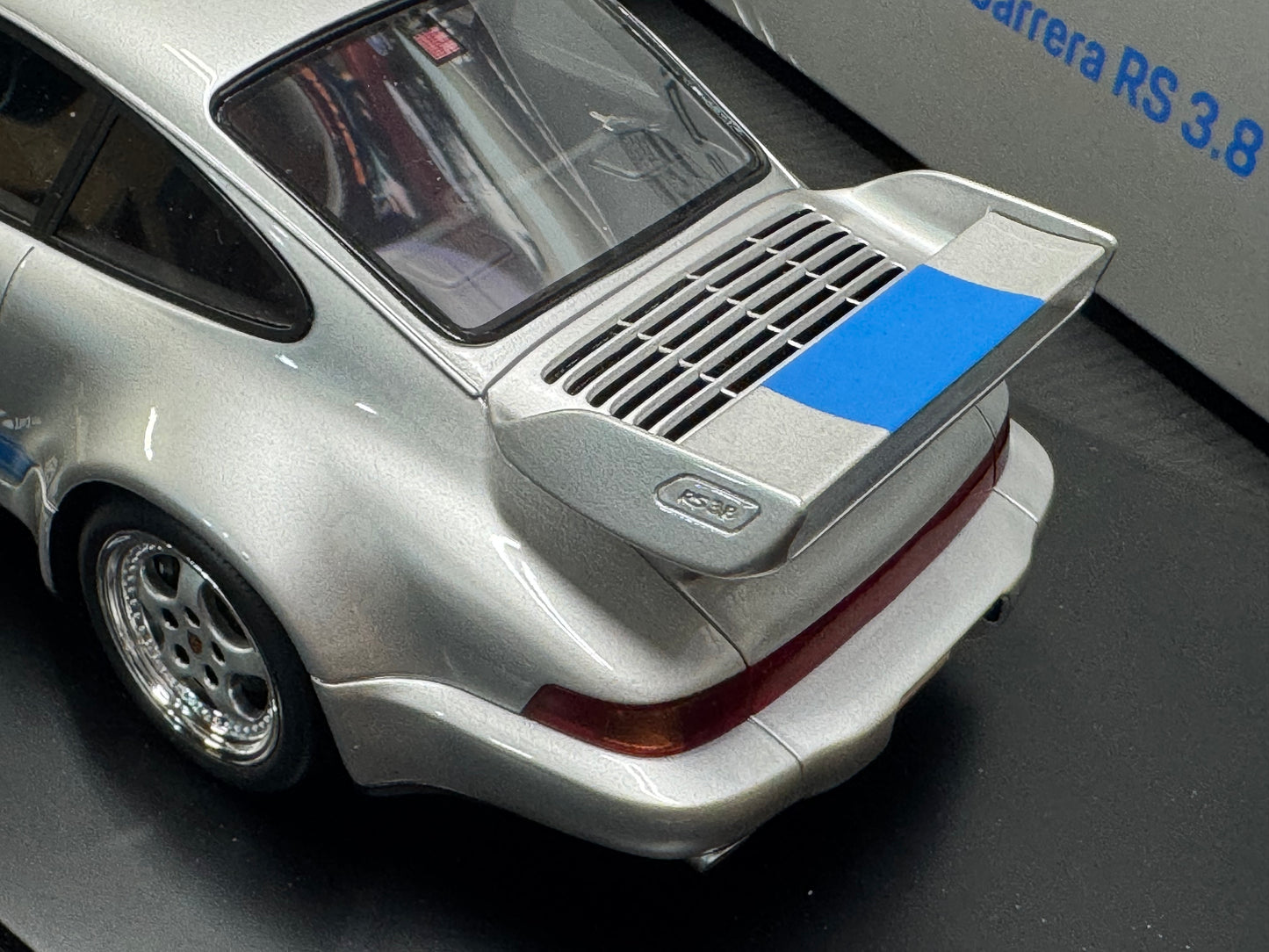 Porsche 911 Carrera RS 3.8 964 Transformers Mirage w / Display Case 1/18 Spark
