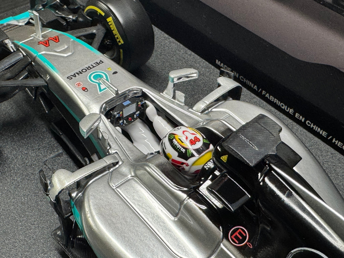 Bburago Mercedes Benz F1 W07 Lewis Hamilton #44 AMG Petronas 1/18 Model Car