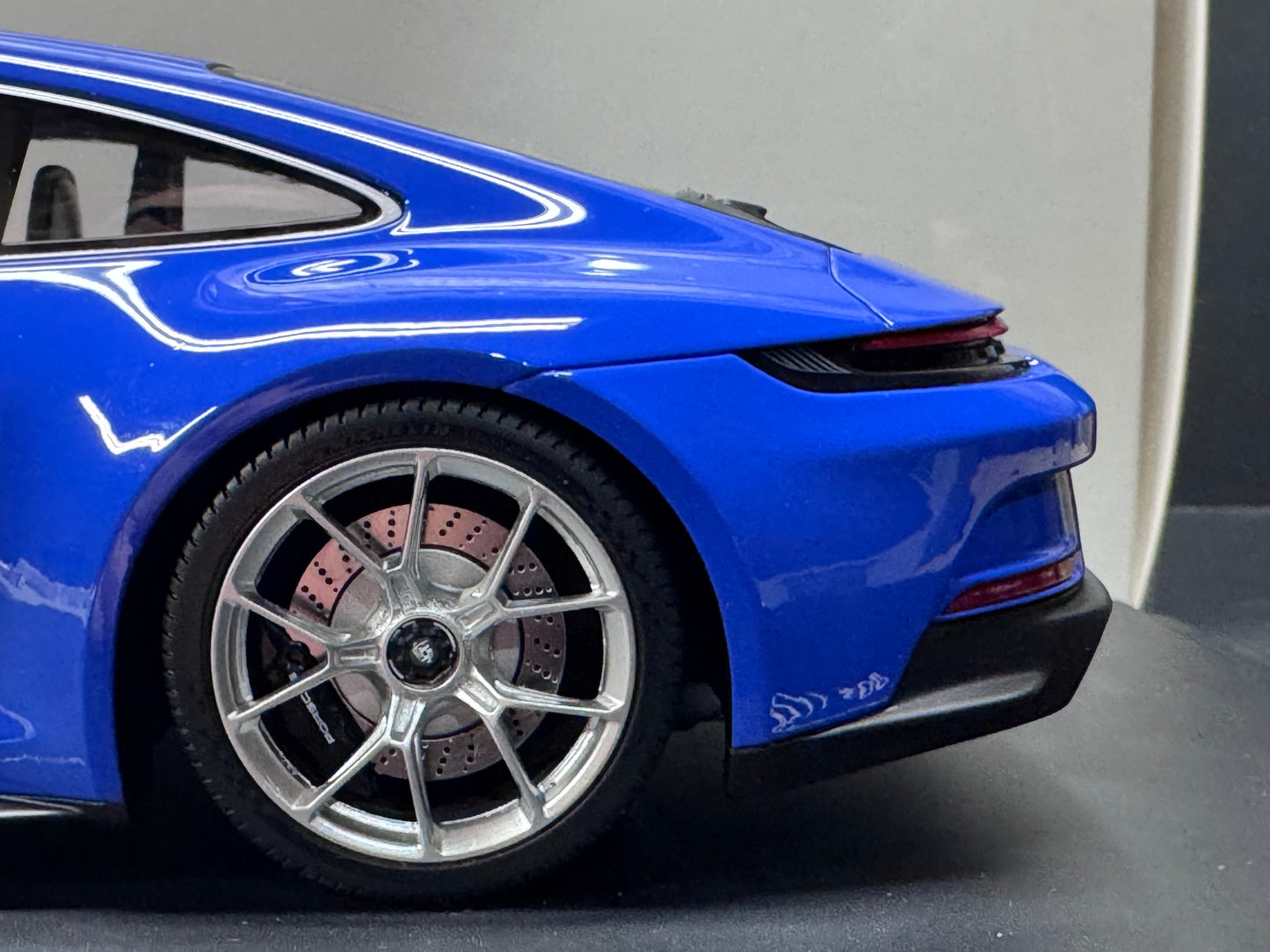 Porsche 911 992 GT3 Touring in Maritime Blue w/ Display Case 1/18 Spark Dealer WAP0211530PGT3
