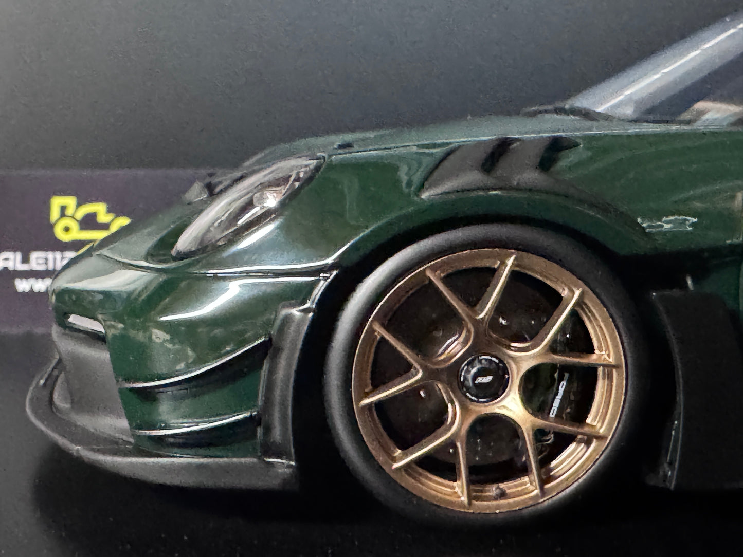 Porsche 911 GT3 RS Manthey in Brewster Green w/ Display Case 1/18 Spark Dealer Edition