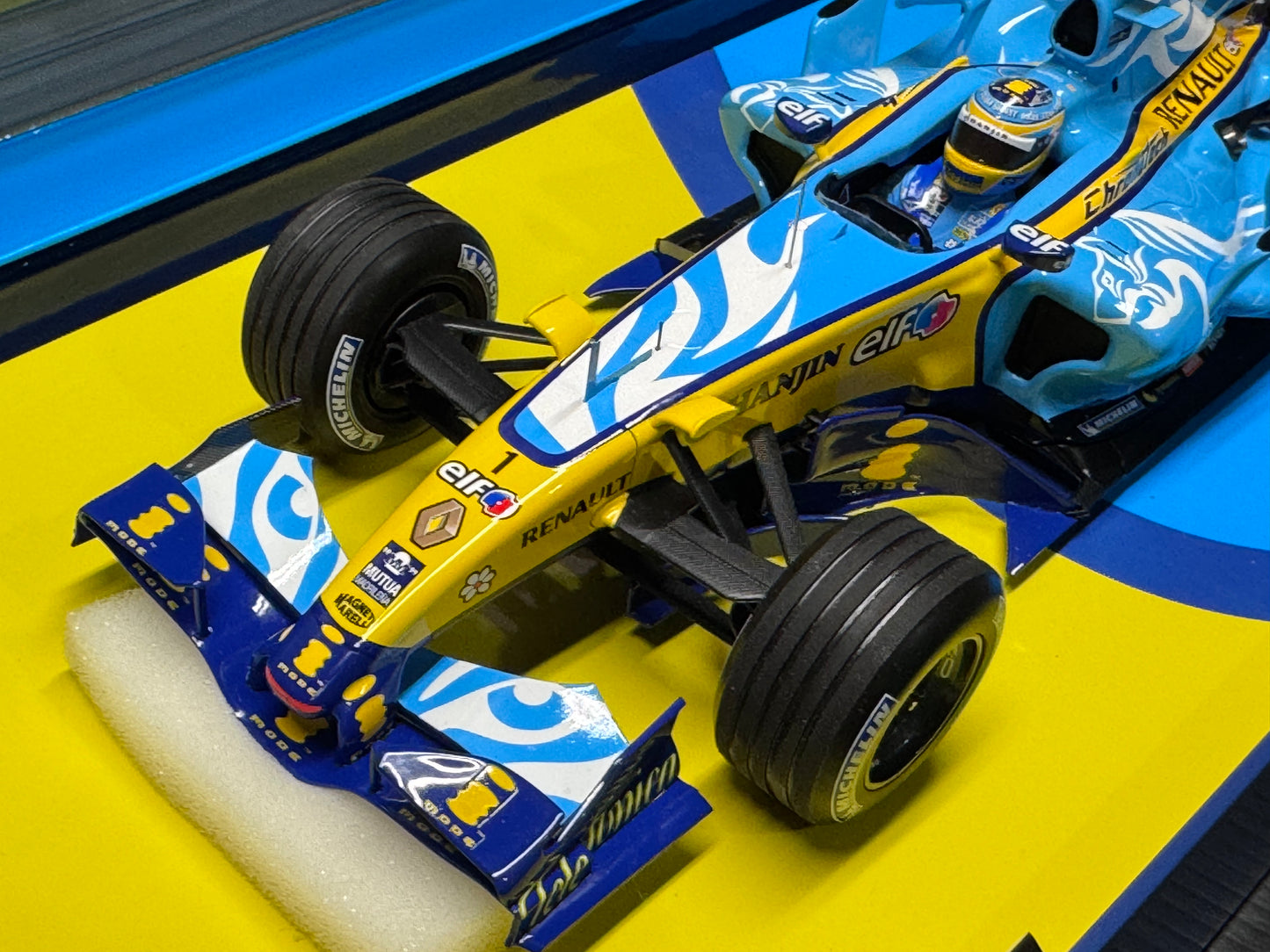 Minichamps Renault R26 Fernando Alonso British GP 1/18 Scale Ltd. Ed. Box Set