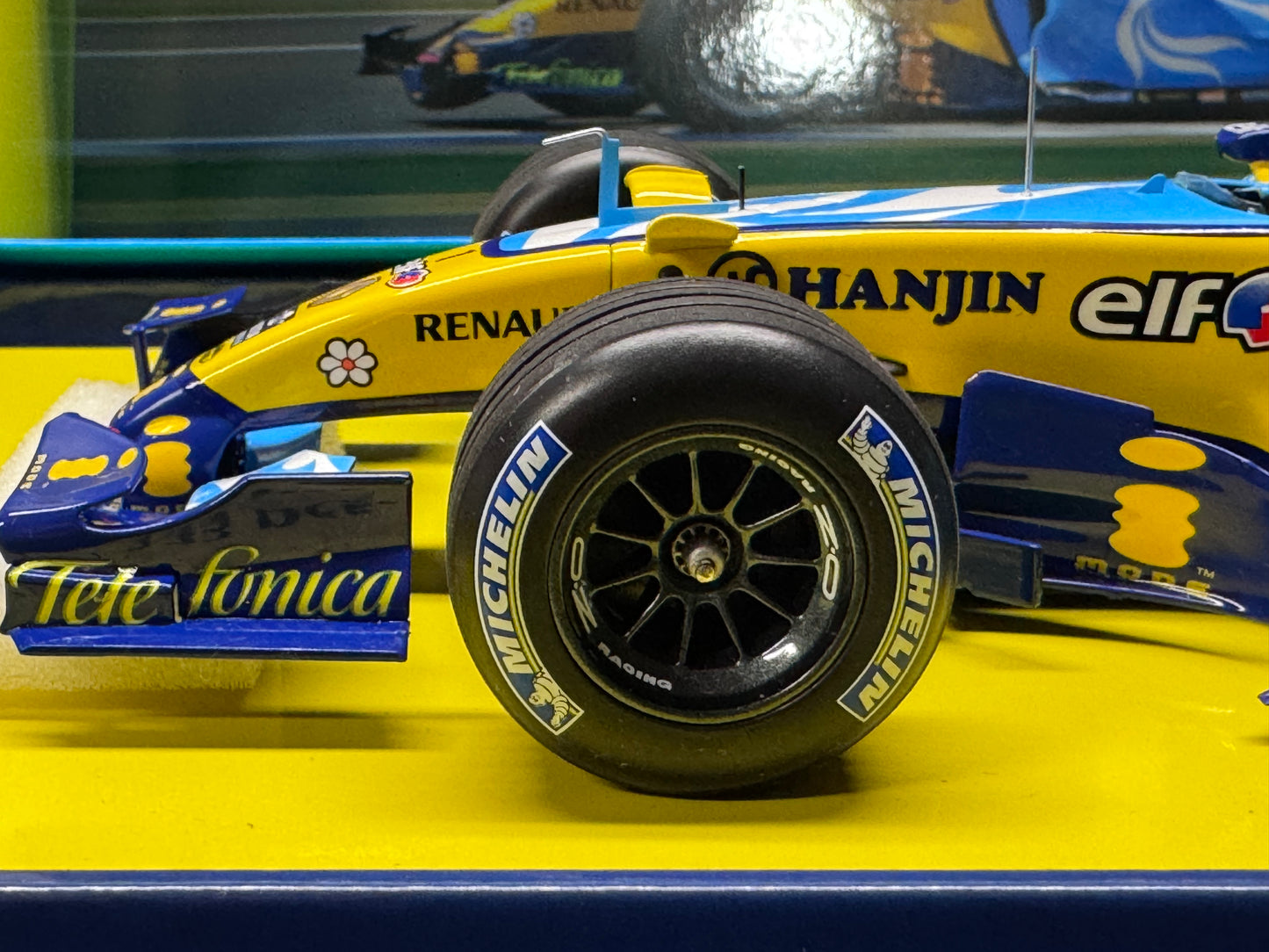 Minichamps Renault R26 Fernando Alonso British GP 1/18 Scale Ltd. Ed. Box Set