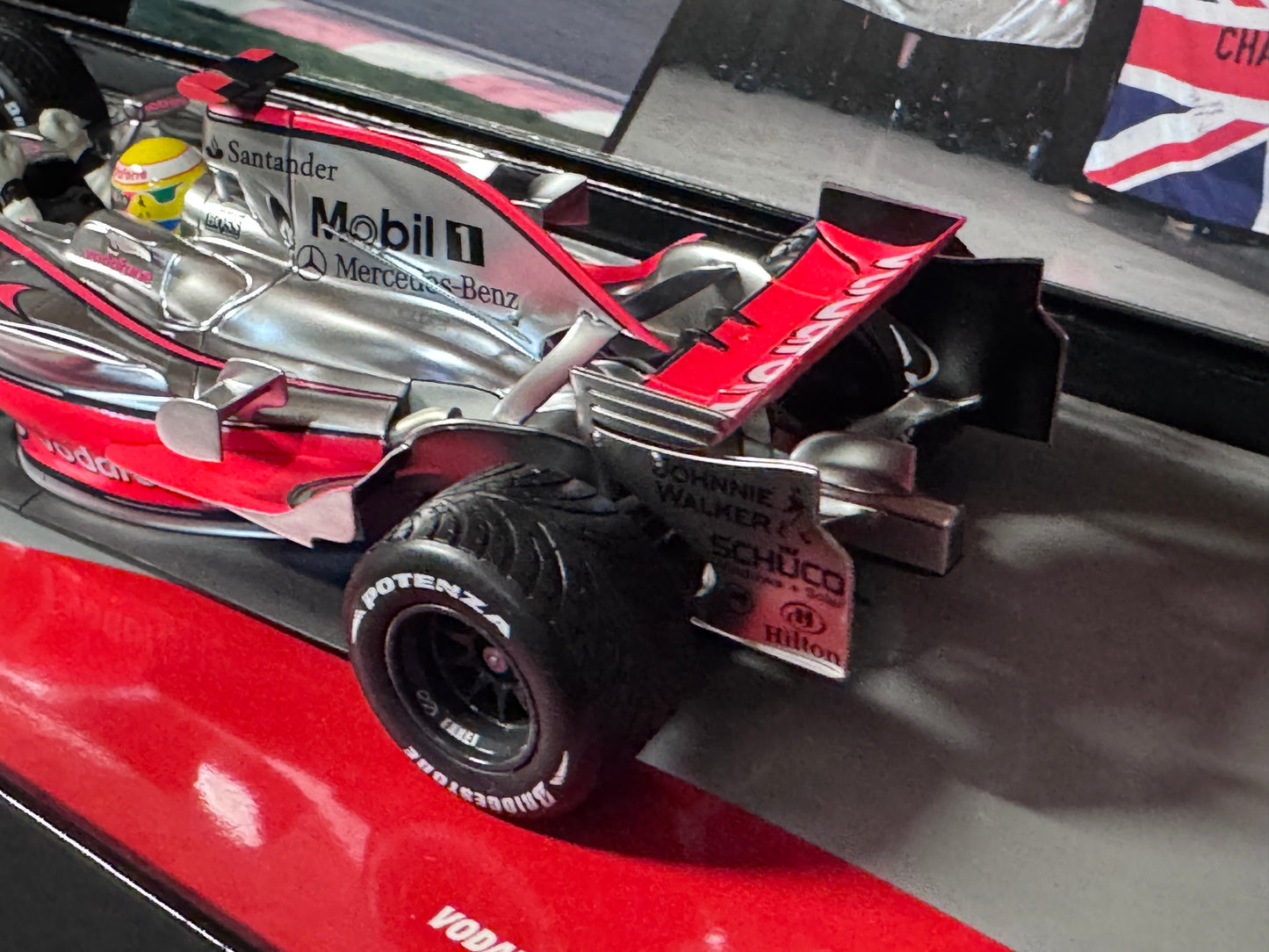1/18 Minichamps 2008 F1 Lewis Hamilton McLaren MP4/23 #22 Brazil GP Box Set