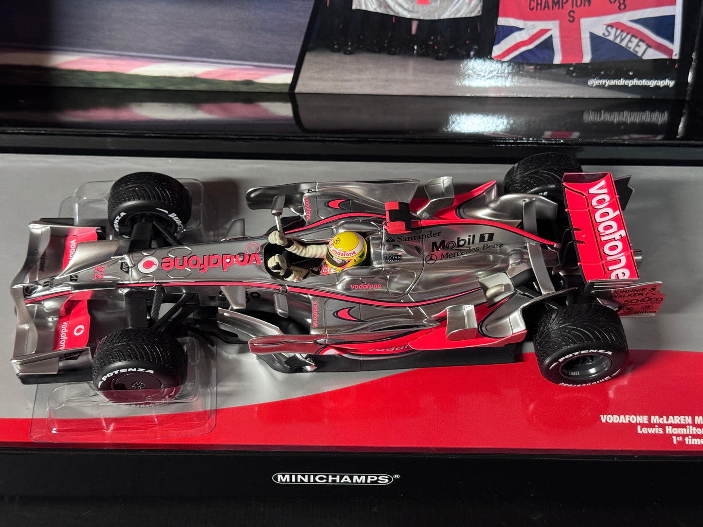 1/18 Minichamps 2008 F1 Lewis Hamilton McLaren MP4/23 #22 Brazil GP Box Set