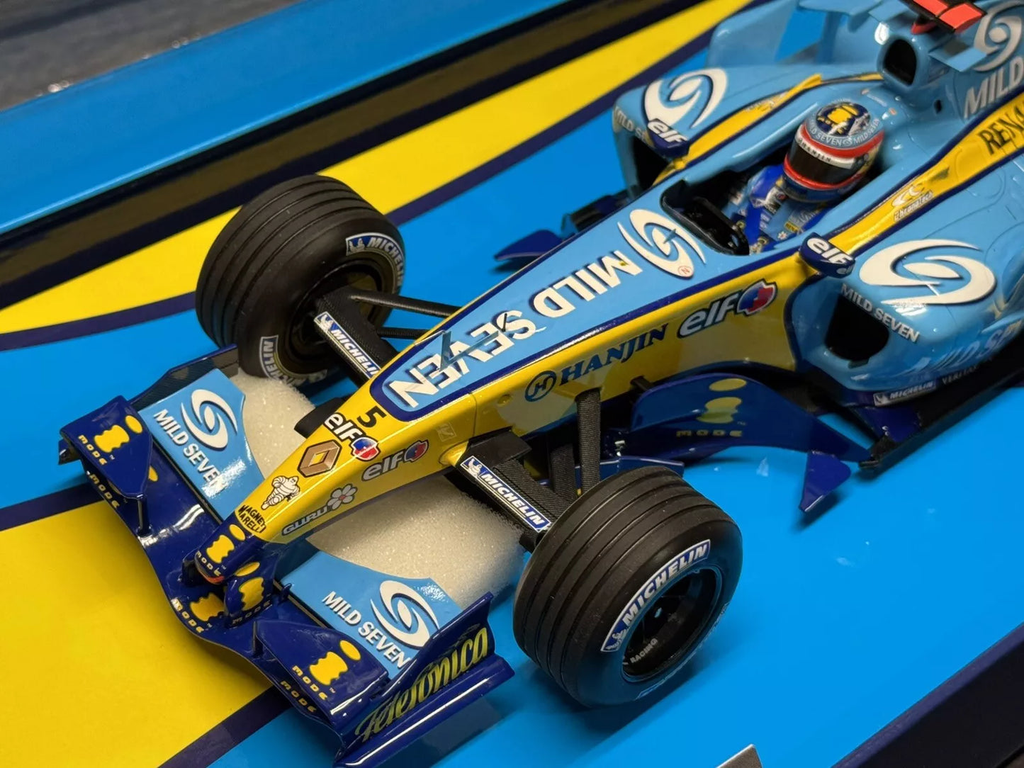 Renault R25 Fernando Alonso Italian GP Winner Ltd. Ed. Box Set 1/18 Minichamps