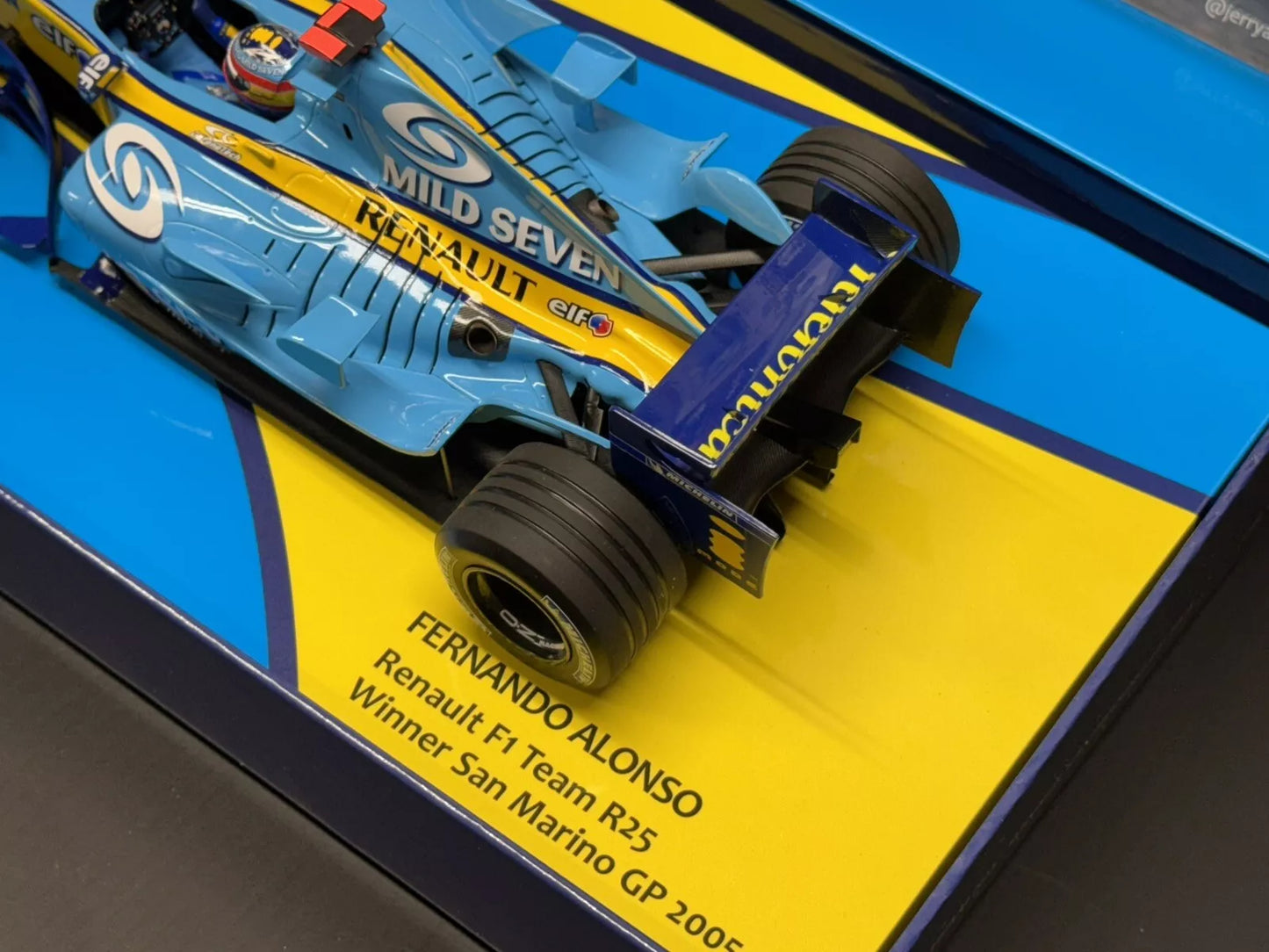 Renault R25 Fernando Alonso Italian GP Winner Ltd. Ed. Box Set 1/18 Minichamps