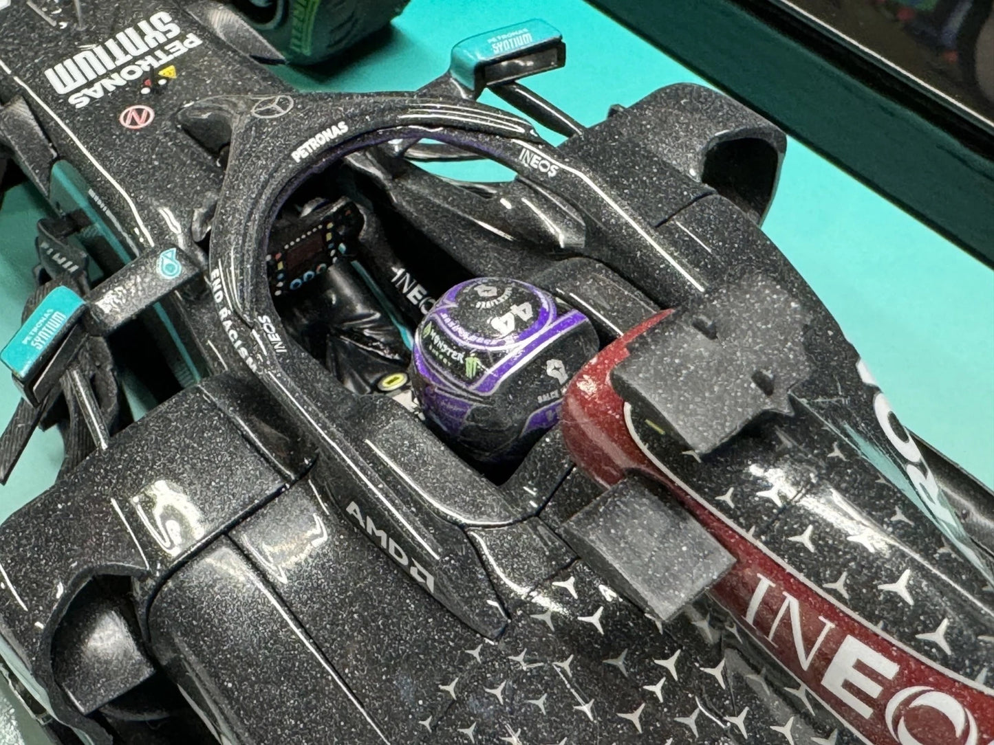 Minichamps 1/18 Mercedes F1 W11 Lewis Hamilton 2020 7x World Champion Box Set