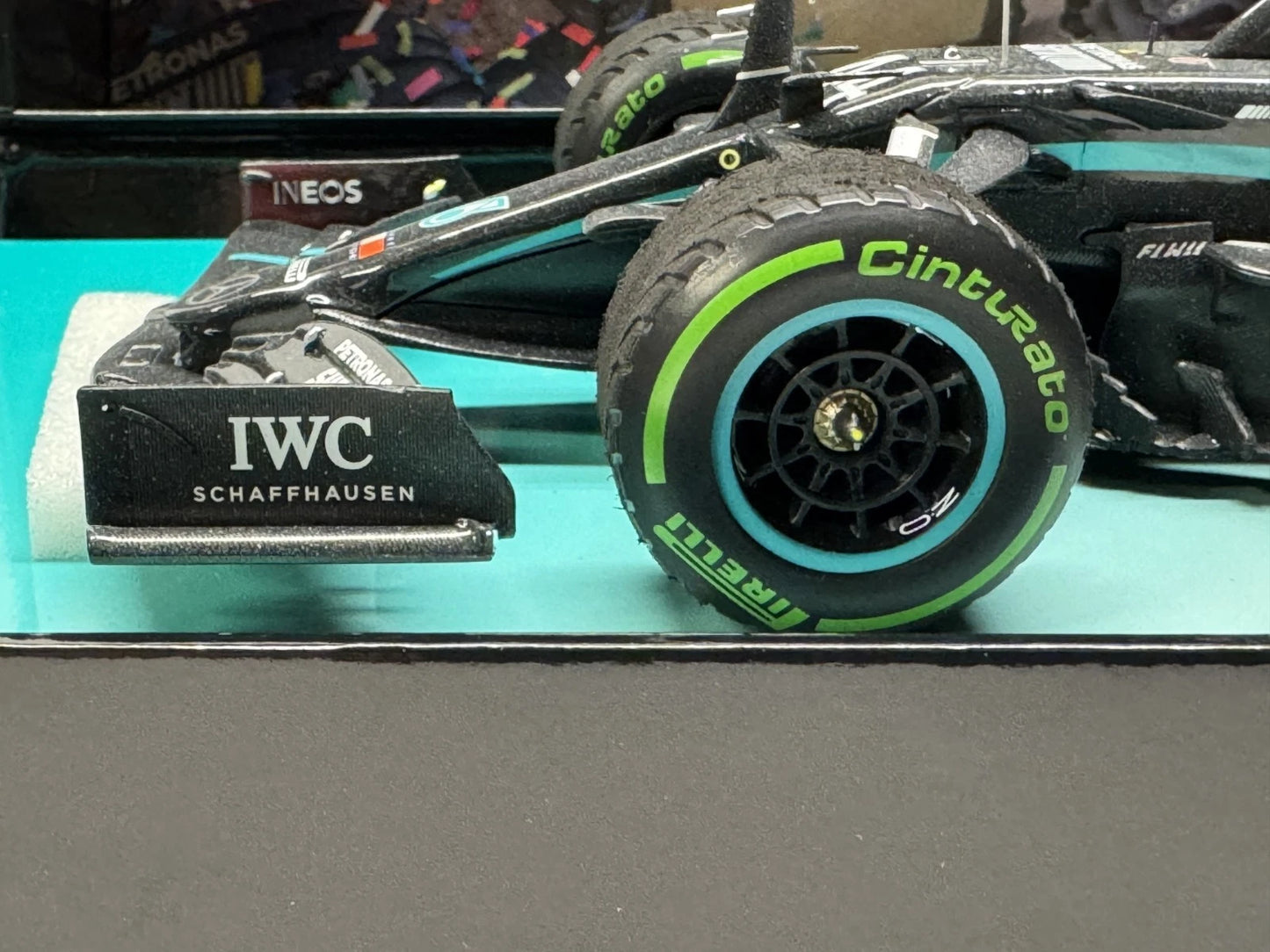 Minichamps 1/18 Mercedes F1 W11 Lewis Hamilton 2020 7x World Champion Box Set