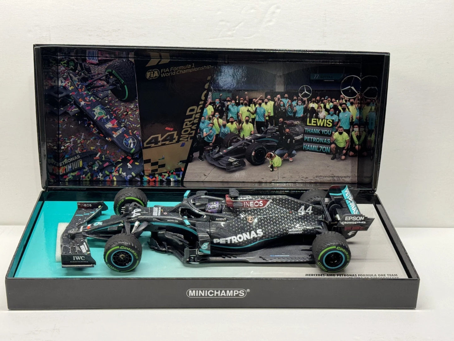 Minichamps 1/18 Mercedes F1 W11 Lewis Hamilton 2020 7x World Champion Box Set