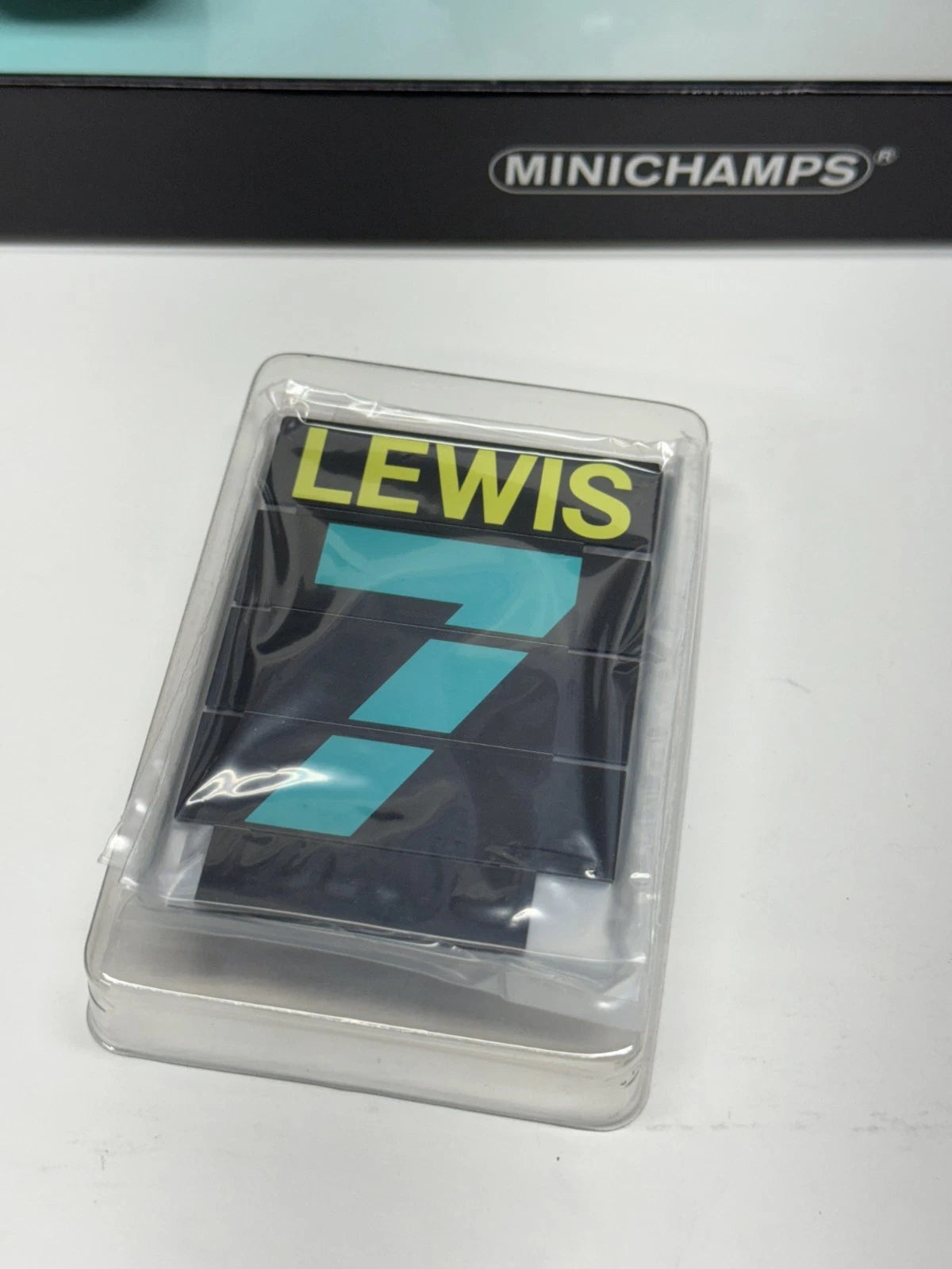 Minichamps 1/18 Mercedes F1 W11 Lewis Hamilton 2020 7x World Champion Box Set