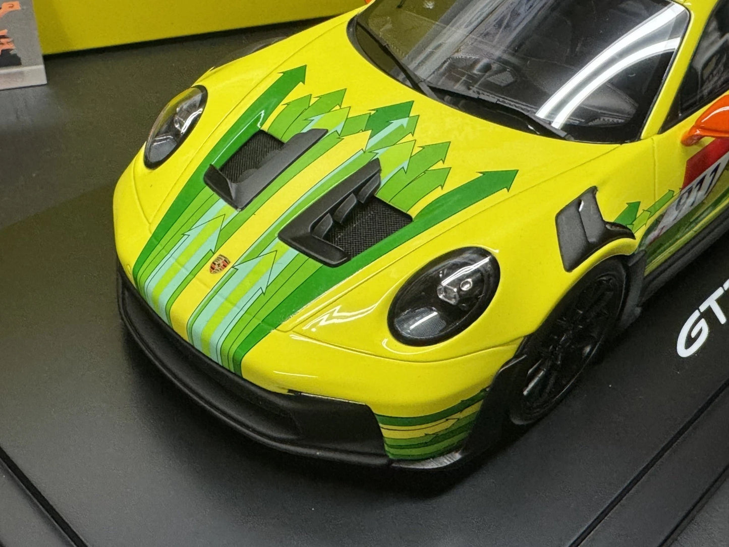Porsche 992 911 GT3 RS Manthey Grello Dealer Edition 1/18 Scale Spark w/ Case