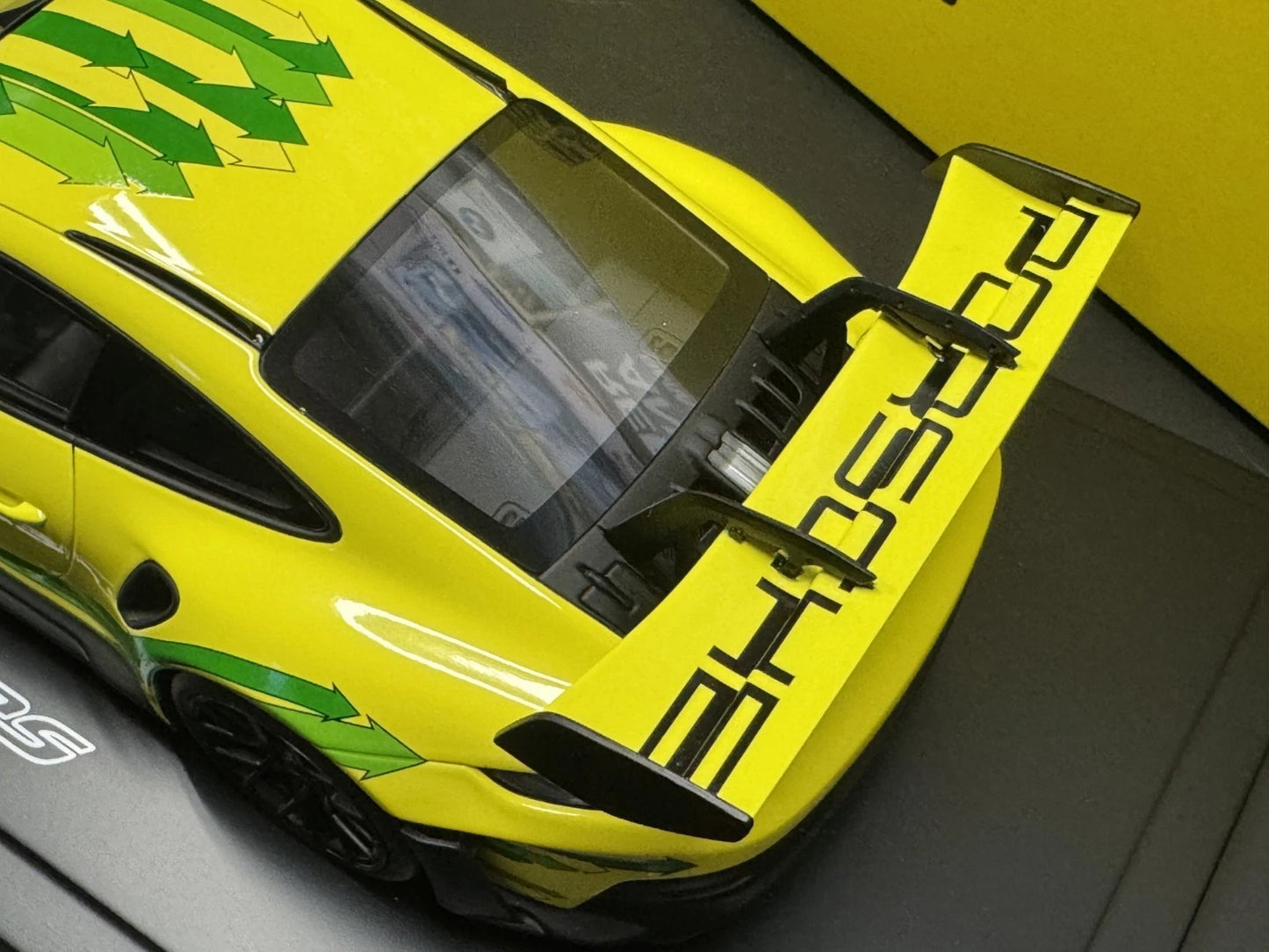 Porsche 992 911 GT3 RS Manthey Grello Dealer Edition 1/18 Scale Spark w/ Case