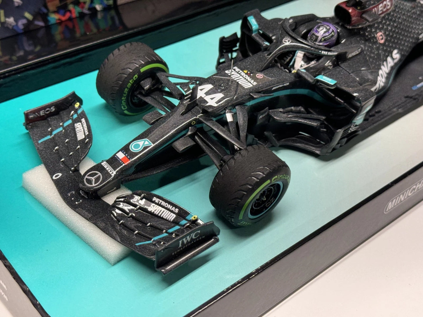 Minichamps 1/18 Mercedes F1 W11 Lewis Hamilton 2020 7x World Champion Box Set