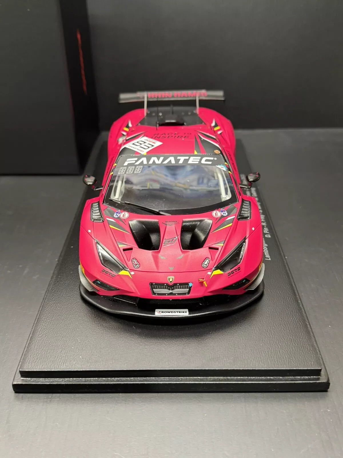 1/18 SCALE SPARK IRON DAMES LAMBORGHINI HURACAN GT3 EVO2 24HR LEMANS 2023