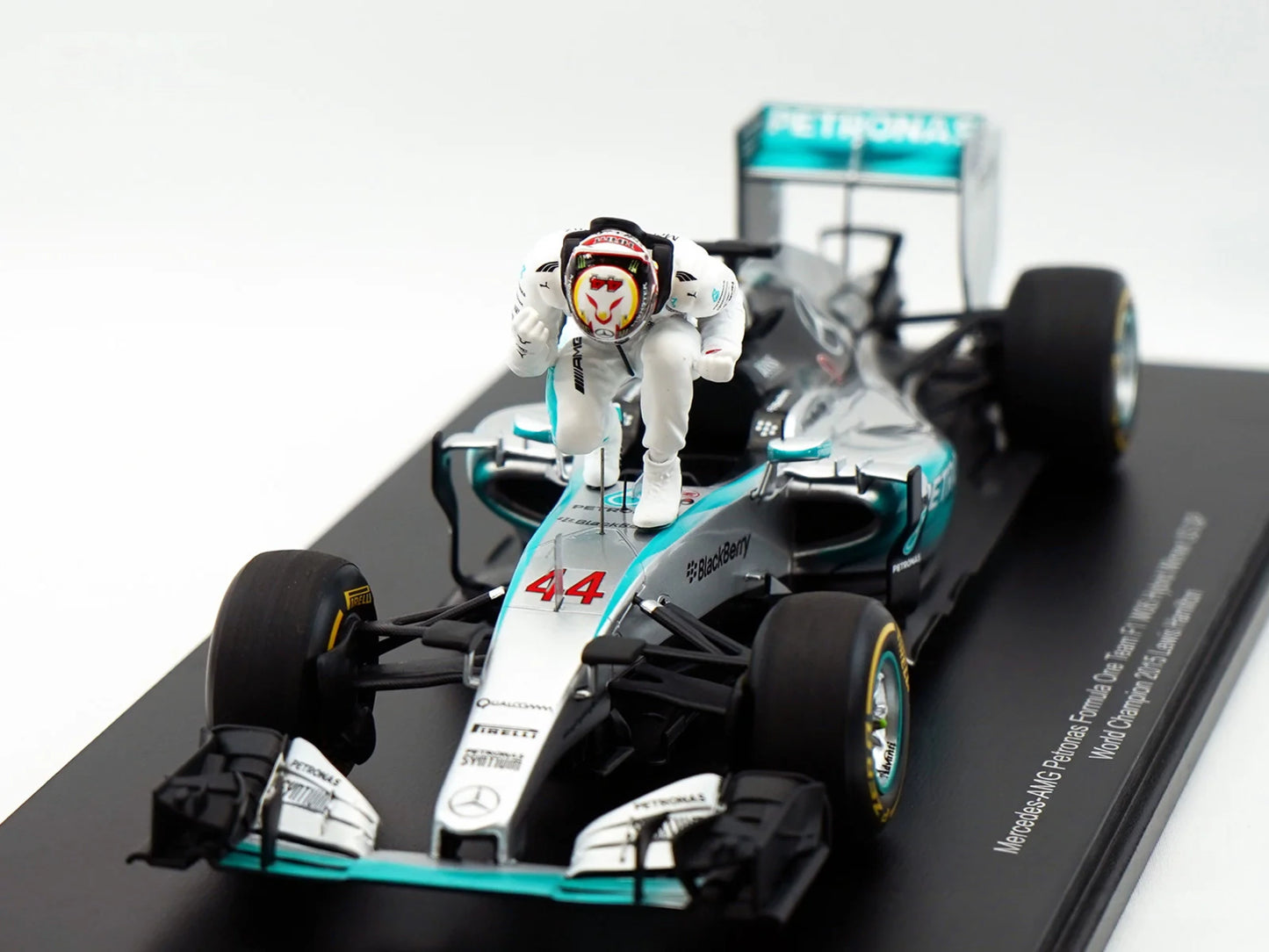MERCEDES-AMG W06 - WORLD CHAMPION 2015 U.S. GP LEWIS HAMILTON 1/18 SCALE SPARK