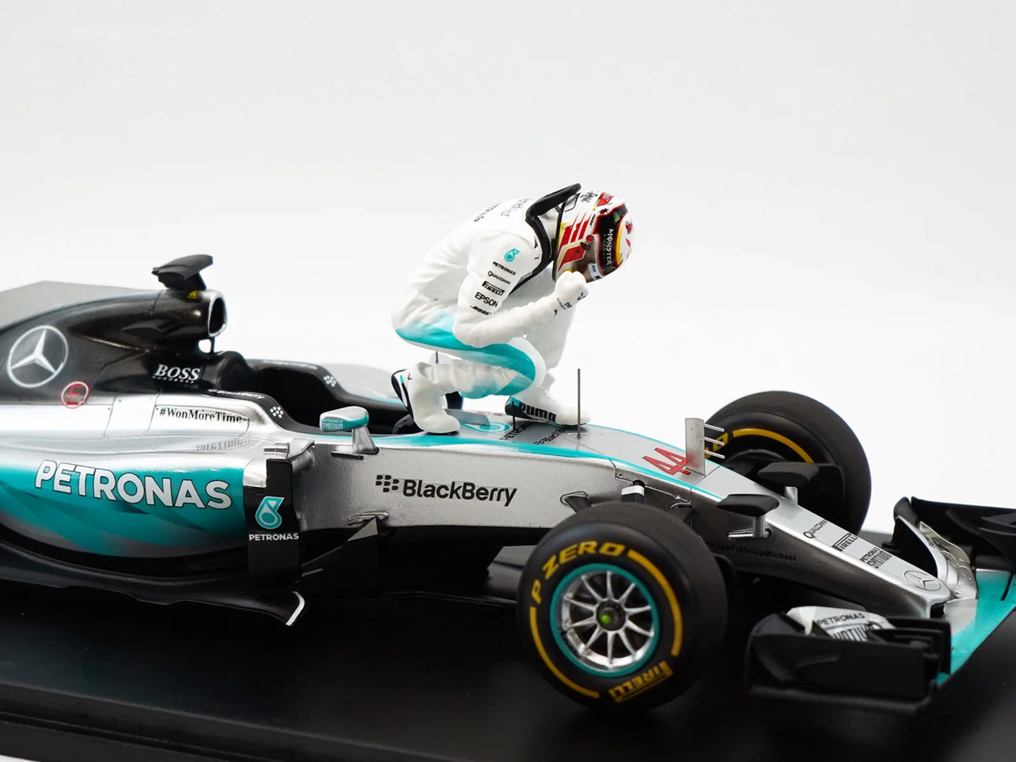 MERCEDES-AMG W06 - WORLD CHAMPION 2015 U.S. GP LEWIS HAMILTON 1/18 SCALE SPARK