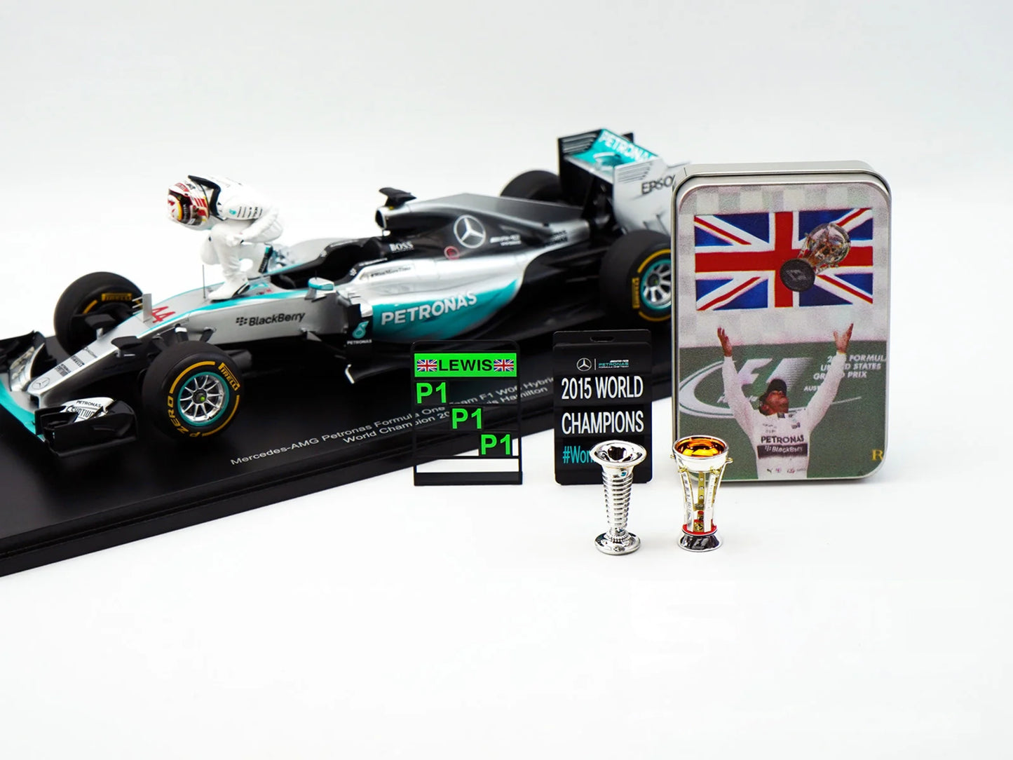 MERCEDES-AMG W06 - WORLD CHAMPION 2015 U.S. GP LEWIS HAMILTON 1/18 SCALE SPARK