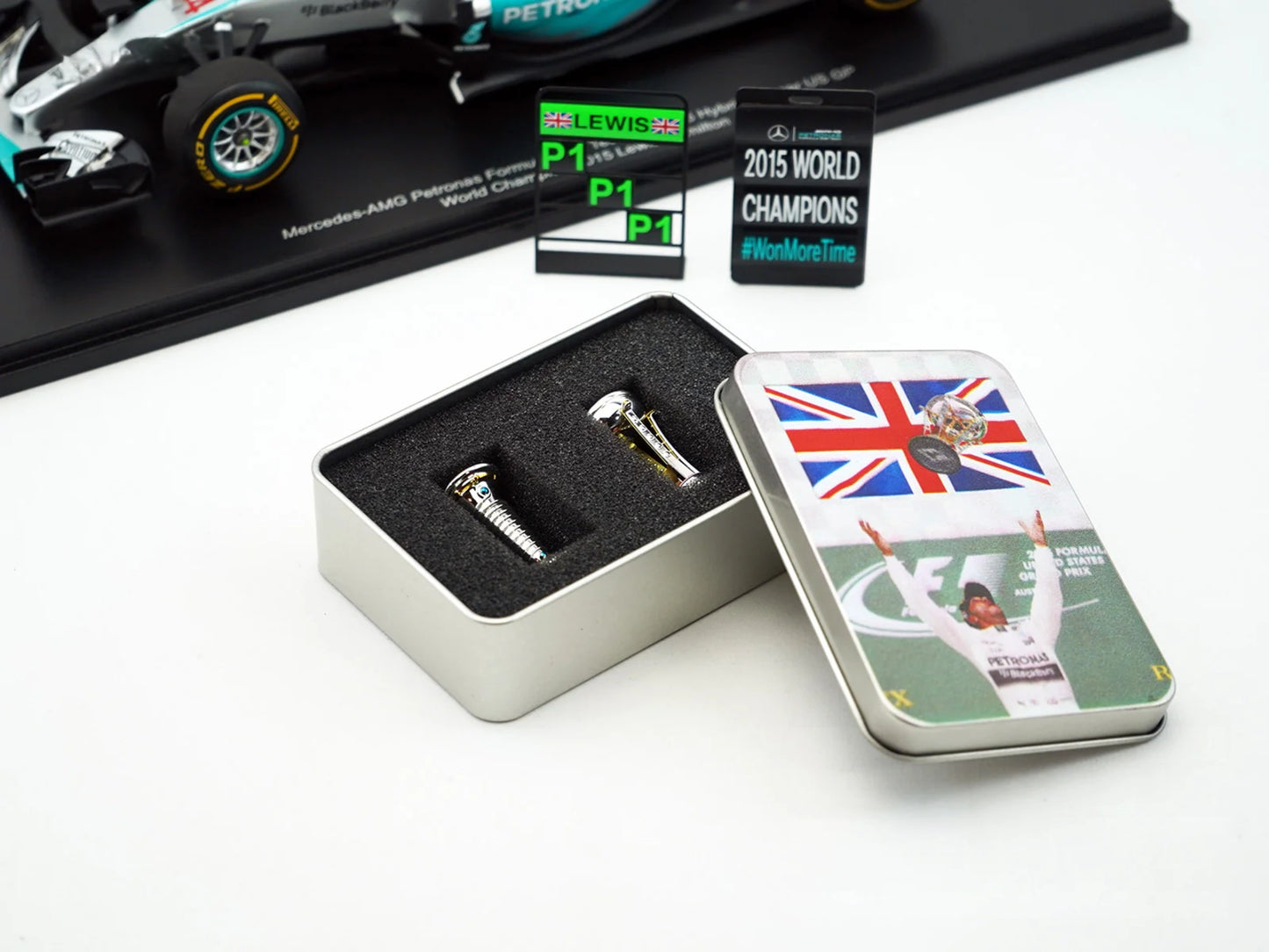 MERCEDES-AMG W06 - WORLD CHAMPION 2015 U.S. GP LEWIS HAMILTON 1/18 SCALE SPARK