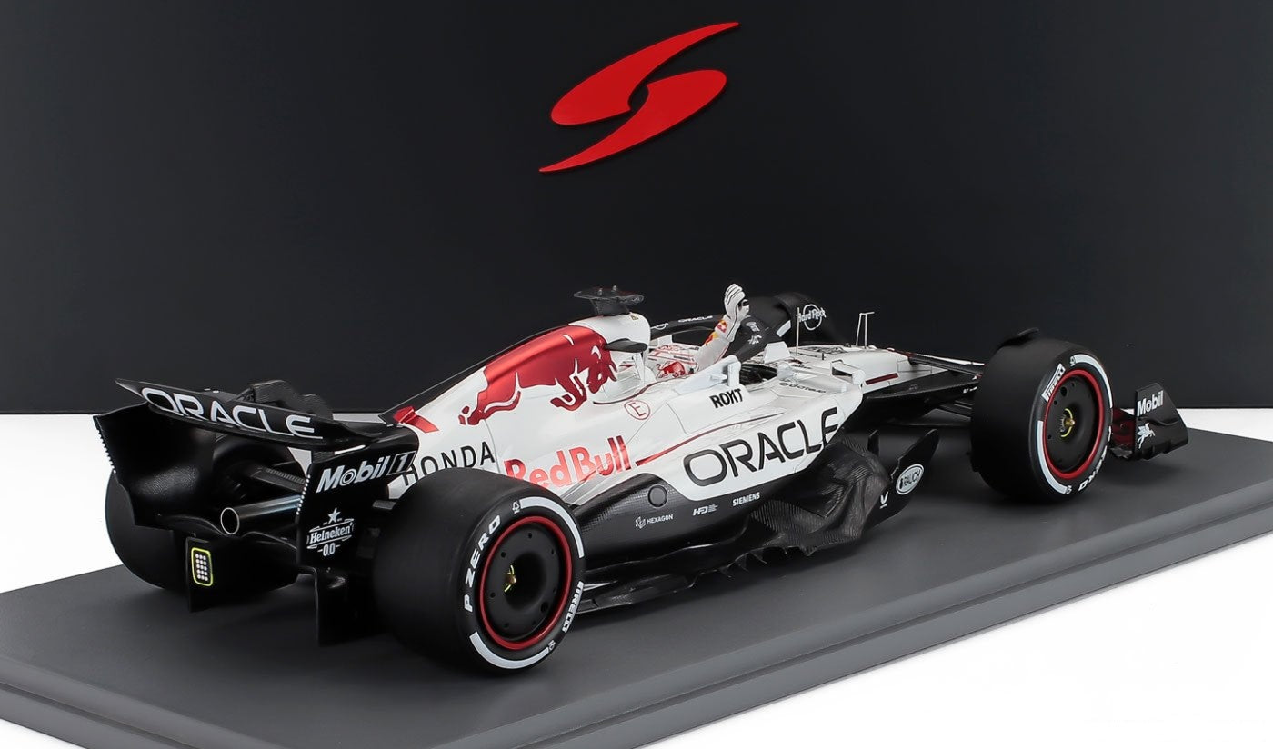 1/18 Spark Red Bull Racing RB21 #1 Max Verstappen Japanese GP