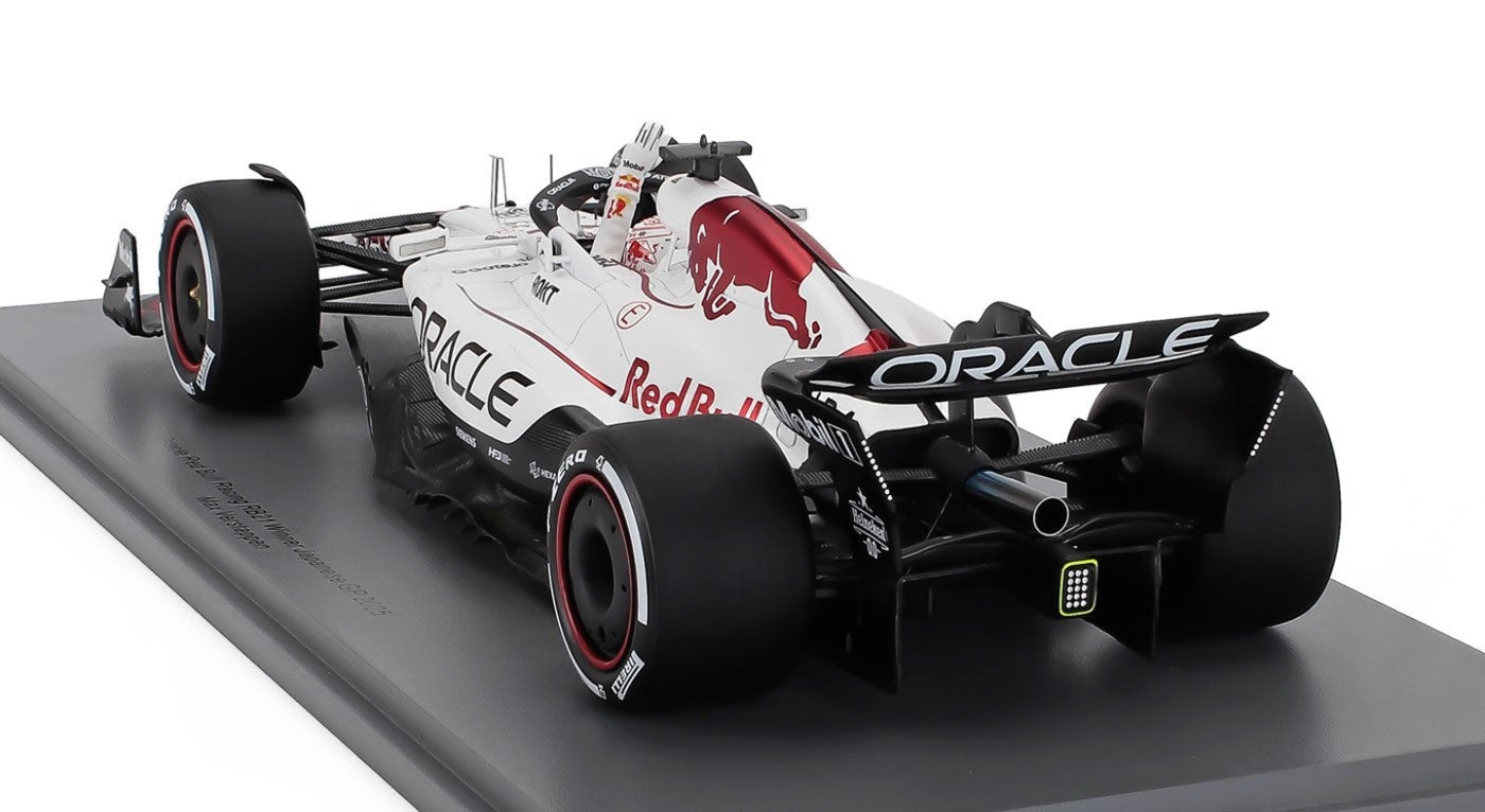 1/18 Spark Red Bull Racing RB21 #1 Max Verstappen Japanese GP Winner 2025