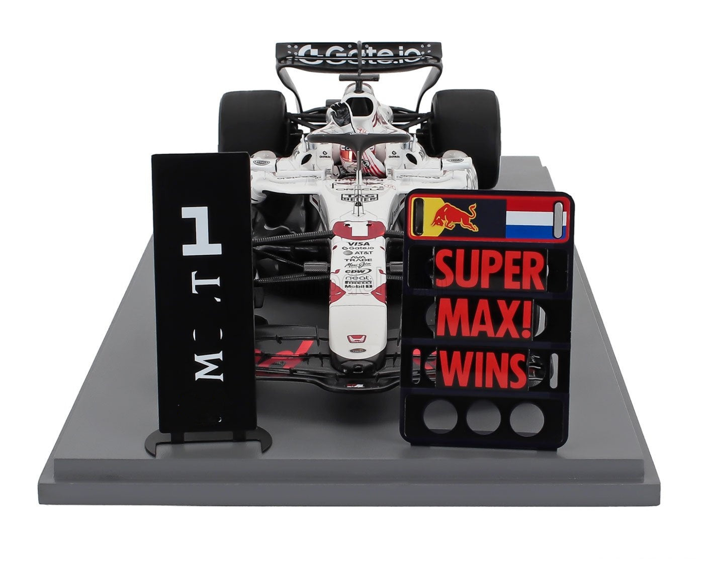 1/18 Spark Red Bull Racing RB21 #1 Max Verstappen Japanese GP Winner 2025